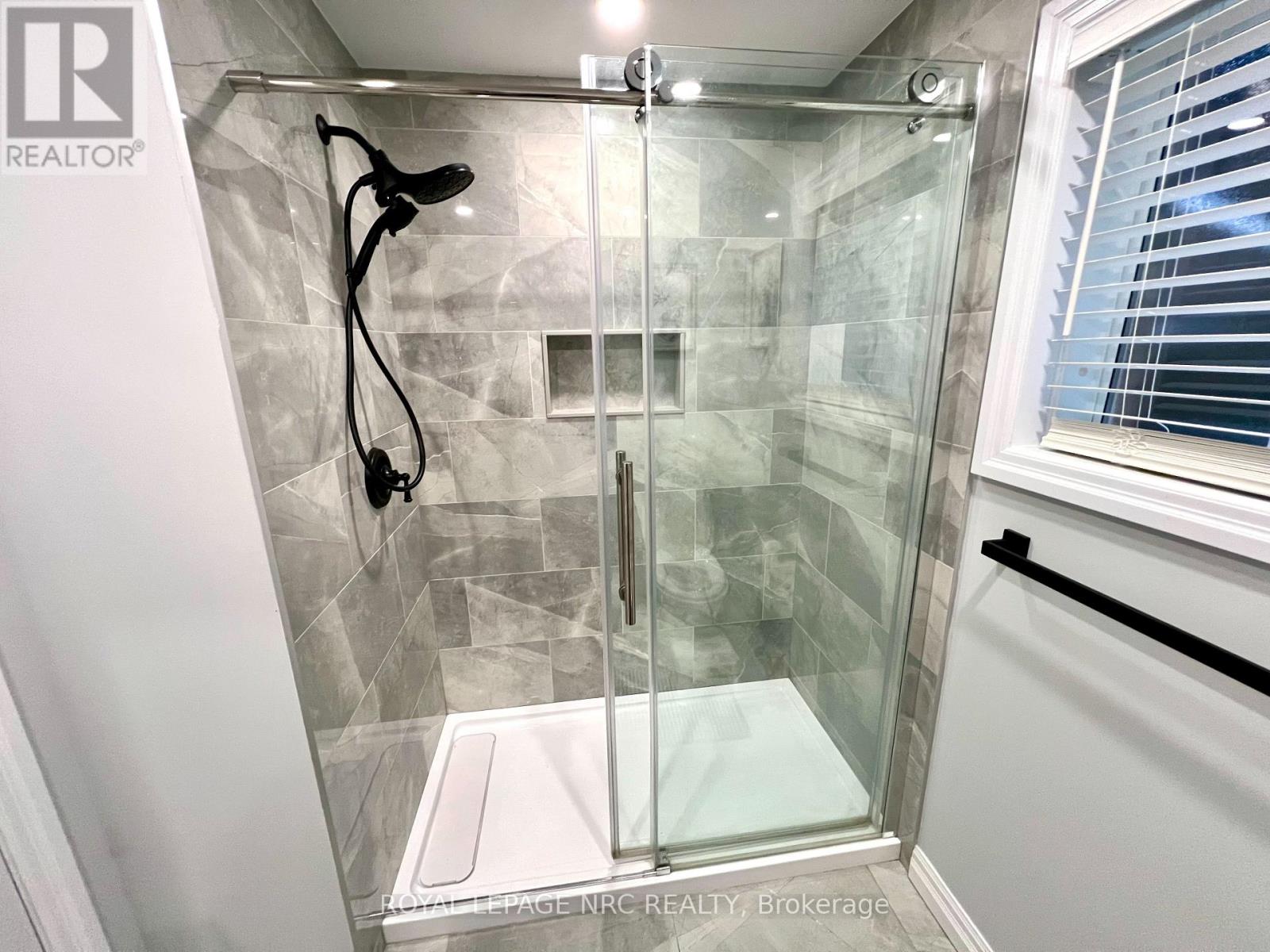 37 West Farmington Drive, St. Catharines, Ontario  L2S 3S3 - Photo 28 - X12486801