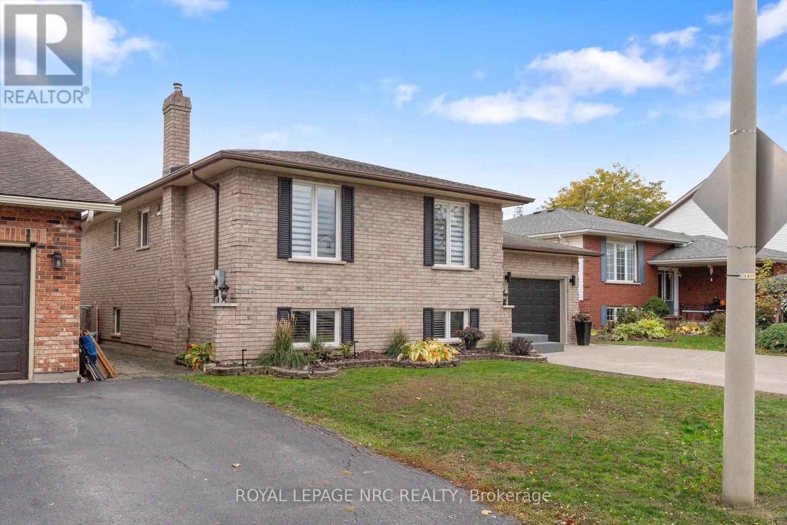 37 West Farmington Drive, St. Catharines, Ontario  L2S 3S3 - Photo 3 - X12486801