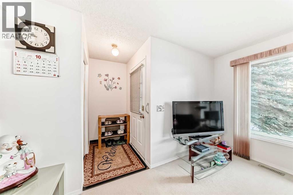 49, 380 Bermuda Drive Nw, Calgary, Alberta T3K 2B2 - Photo 2 - A2265615