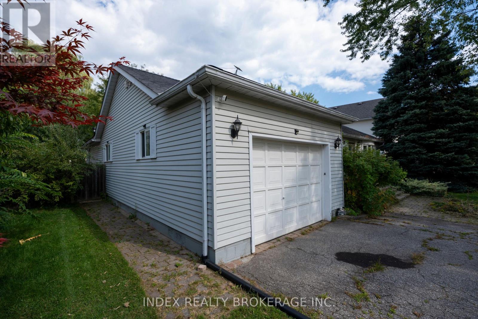 1073 Kent Avenue E, Oakville (Cp College Park), Ontario  L6H 1Z7 - Photo 8 - W12637506