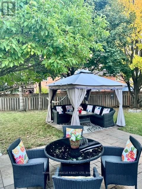 82 Ready Court, Brampton, Ontario  L6Y 4T4 - Photo 5 - W12637534