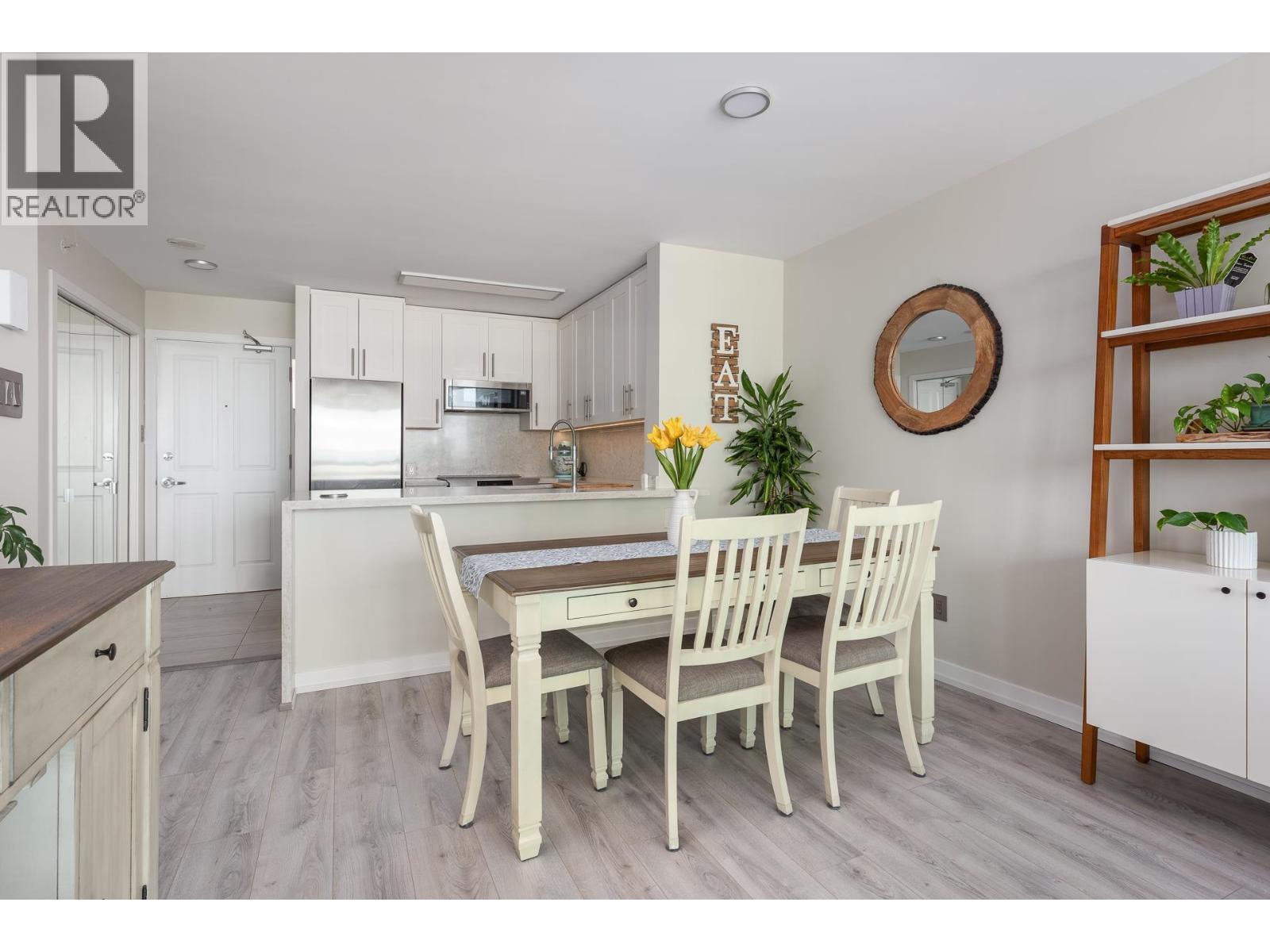 905 6659 Southoaks Crescent, Burnaby, British Columbia  V5E 4M9 - Photo 5 - R3074176