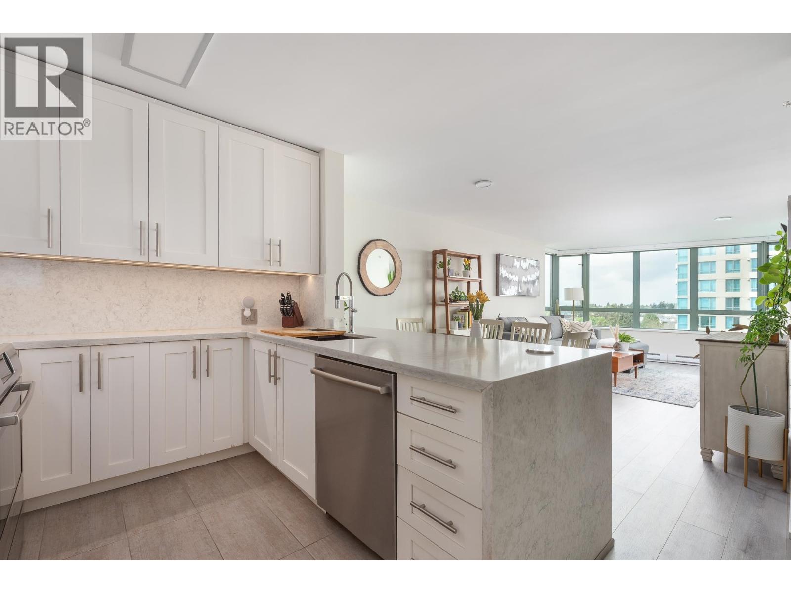 905 6659 Southoaks Crescent, Burnaby, British Columbia  V5E 4M9 - Photo 8 - R3074176