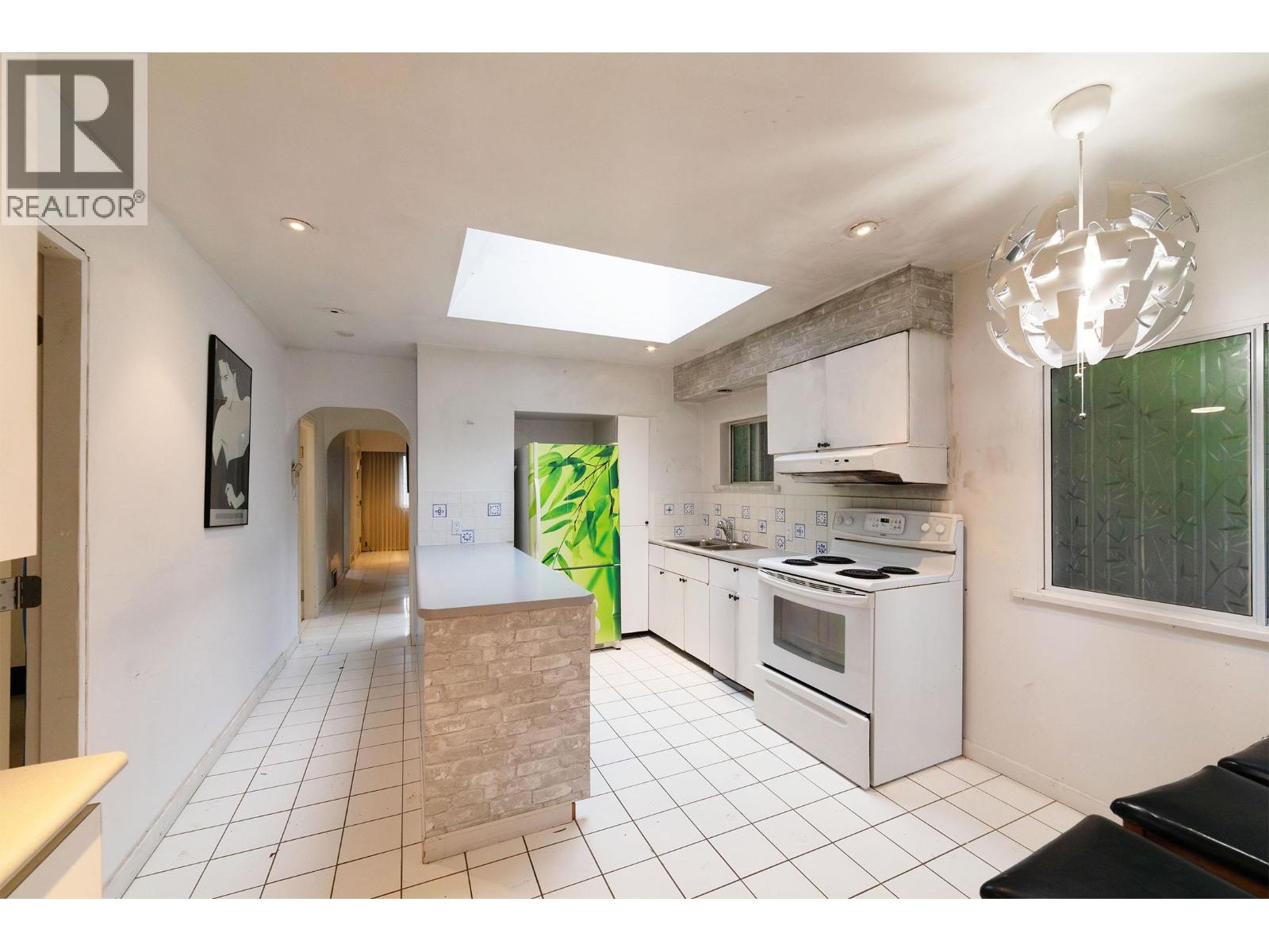 8236 Haig Street, Vancouver, British Columbia  V6P 4R9 - Photo 2 - R3074184