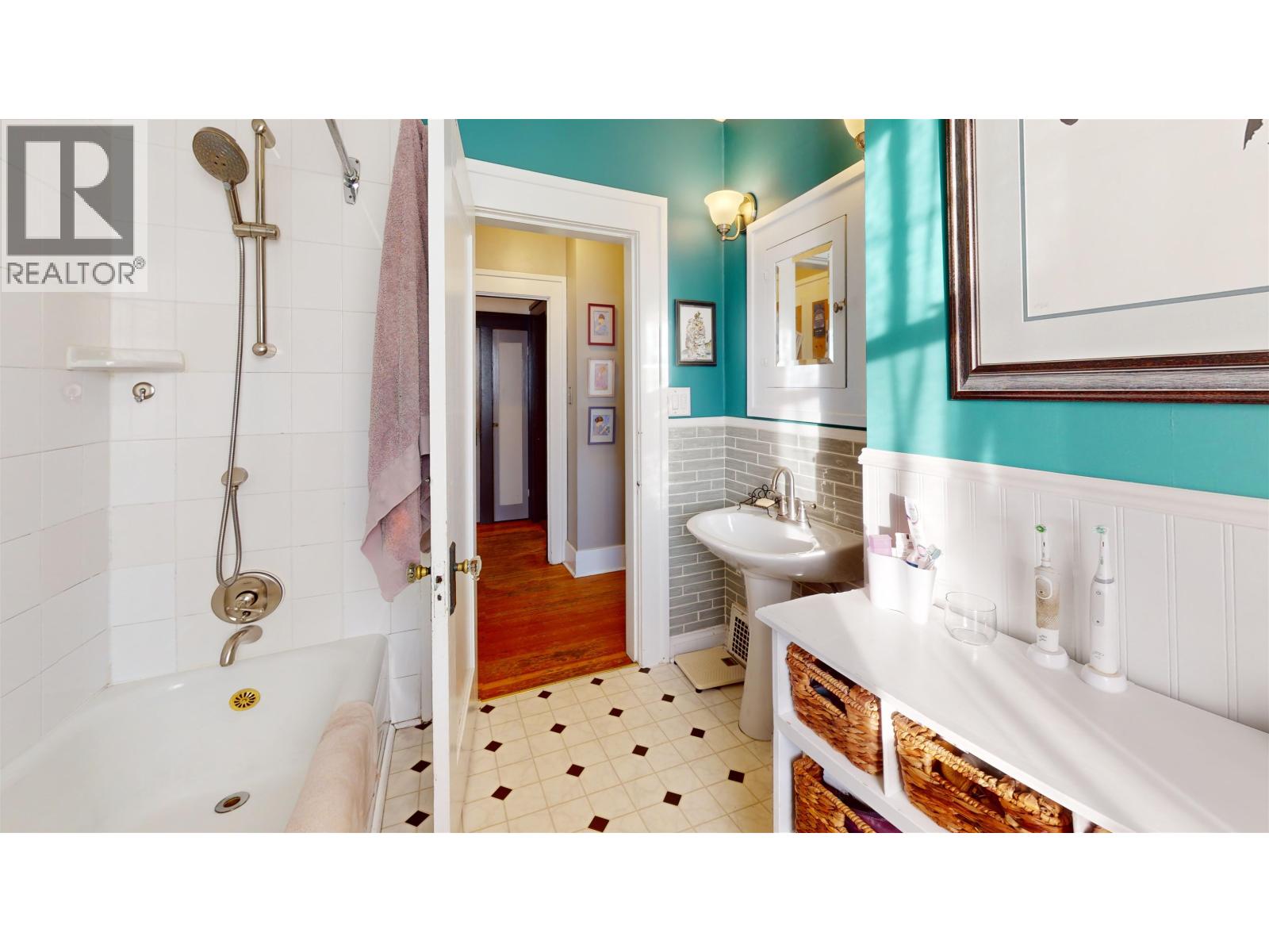 2340 Victoria Drive, Vancouver, British Columbia  V5N 4K9 - Photo 2 - R3074186