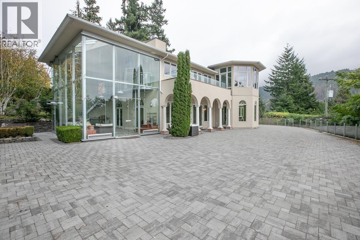 6220 SUMMIT AVENUE, West Vancouver, British Columbia