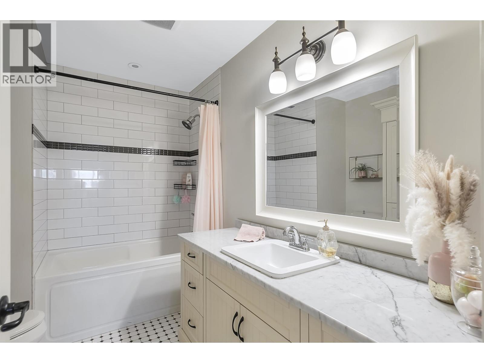 518 E 16th Street, North Vancouver, British Columbia  V7L 2T6 - Photo 24 - R3074190