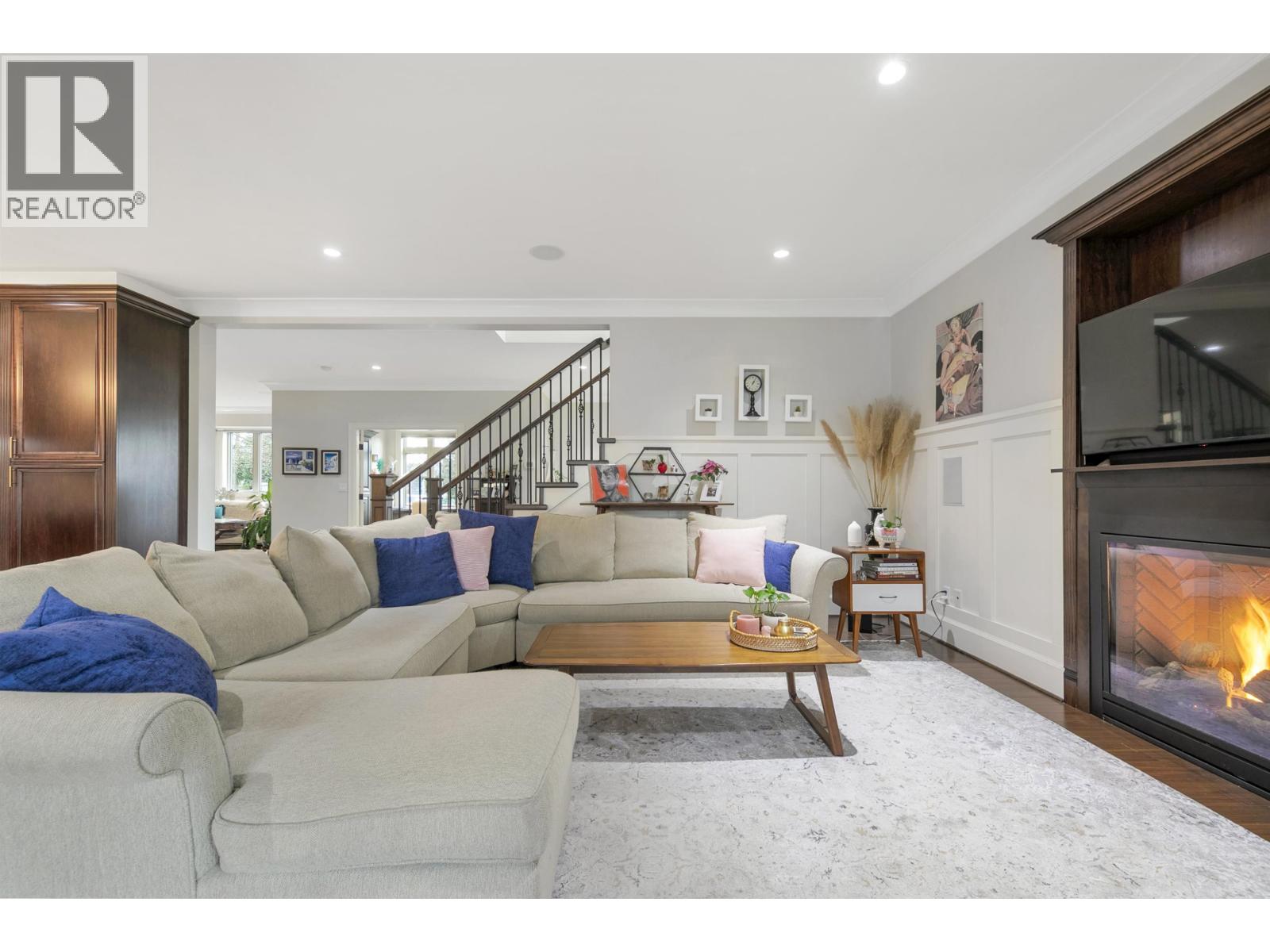 518 E 16th Street, North Vancouver, British Columbia  V7L 2T6 - Photo 3 - R3074190