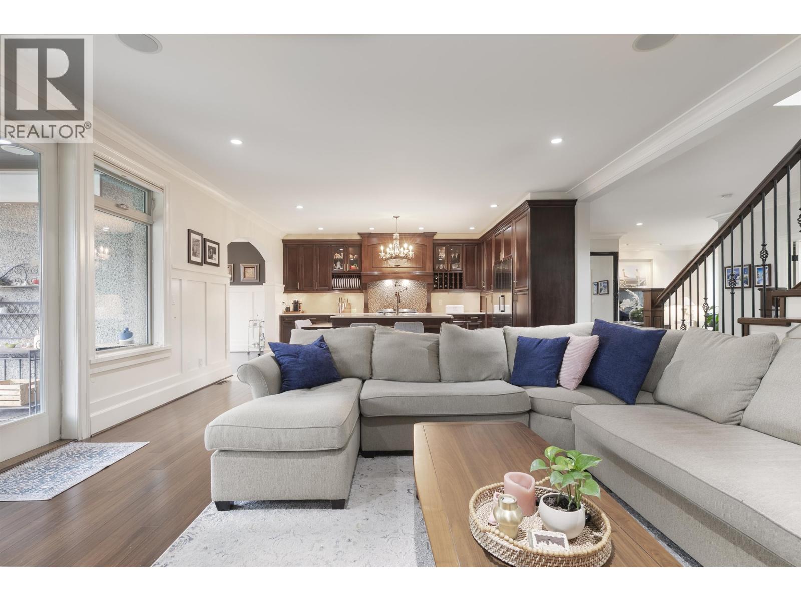 518 E 16th Street, North Vancouver, British Columbia  V7L 2T6 - Photo 5 - R3074190