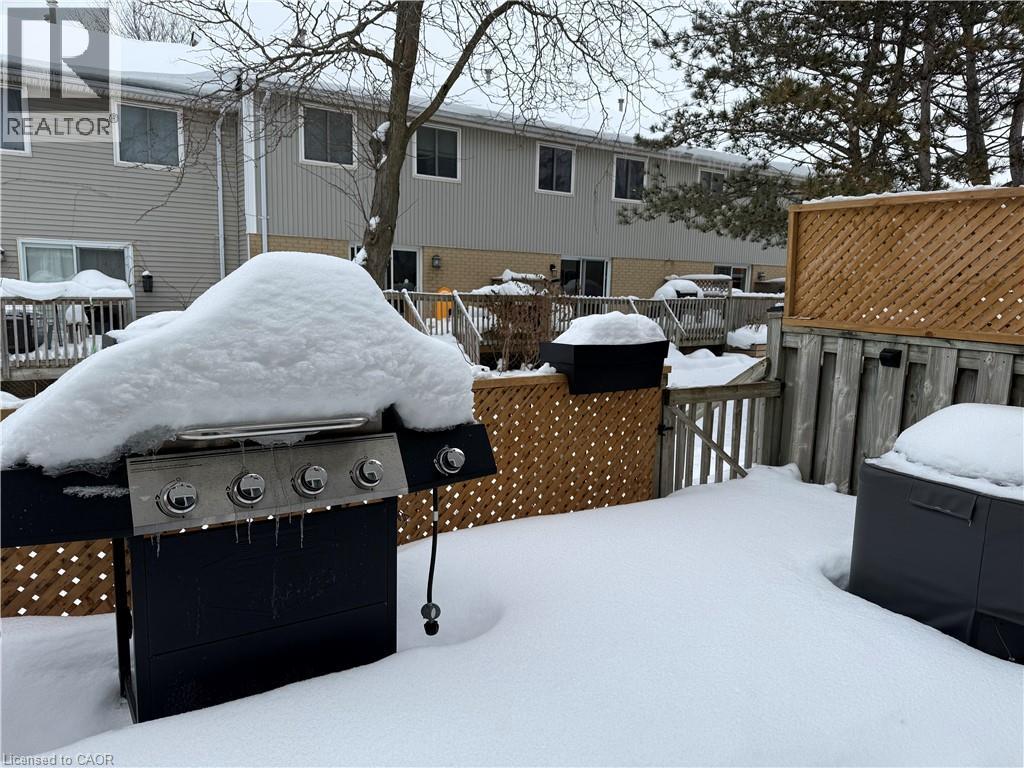 255 Northlake Drive Unit# 27, Waterloo, Ontario  N2V 1Z2 - Photo 32 - 40794061