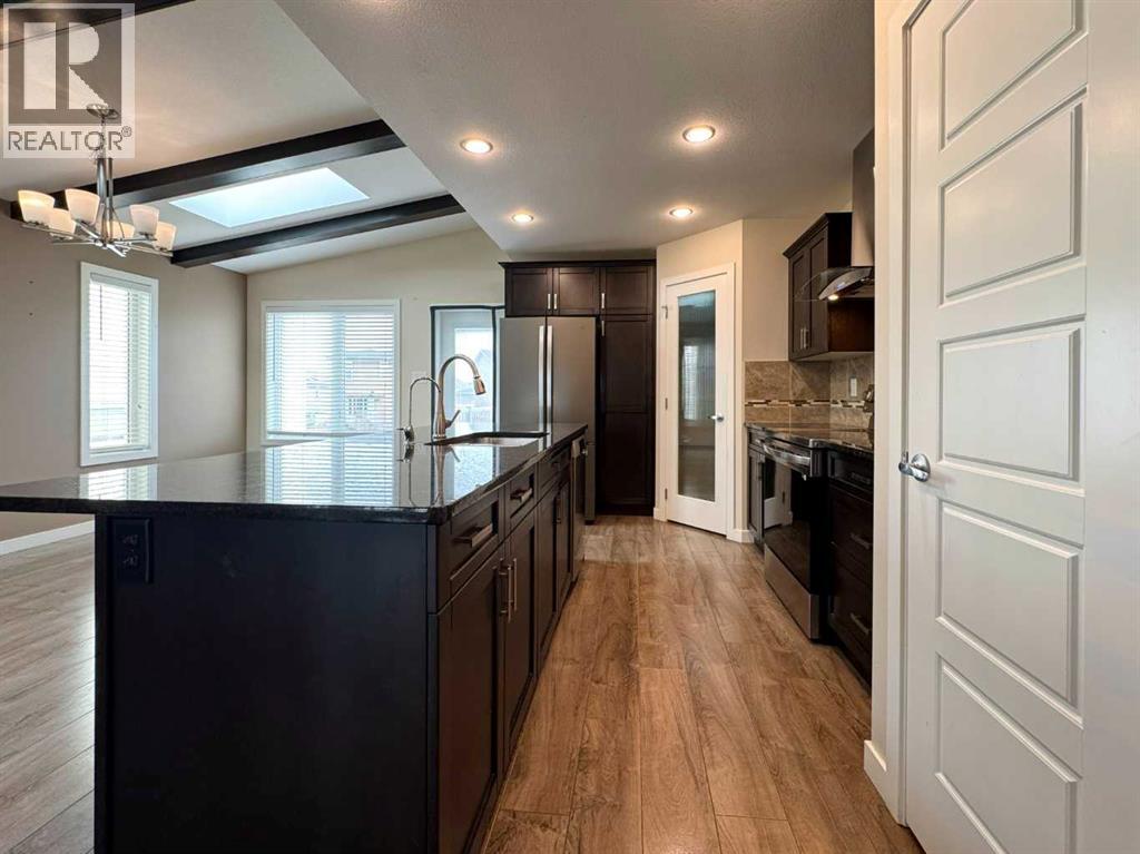 317 Moonlight Way W, Lethbridge, Alberta T1J 5J8 - Photo 11 - A2270942