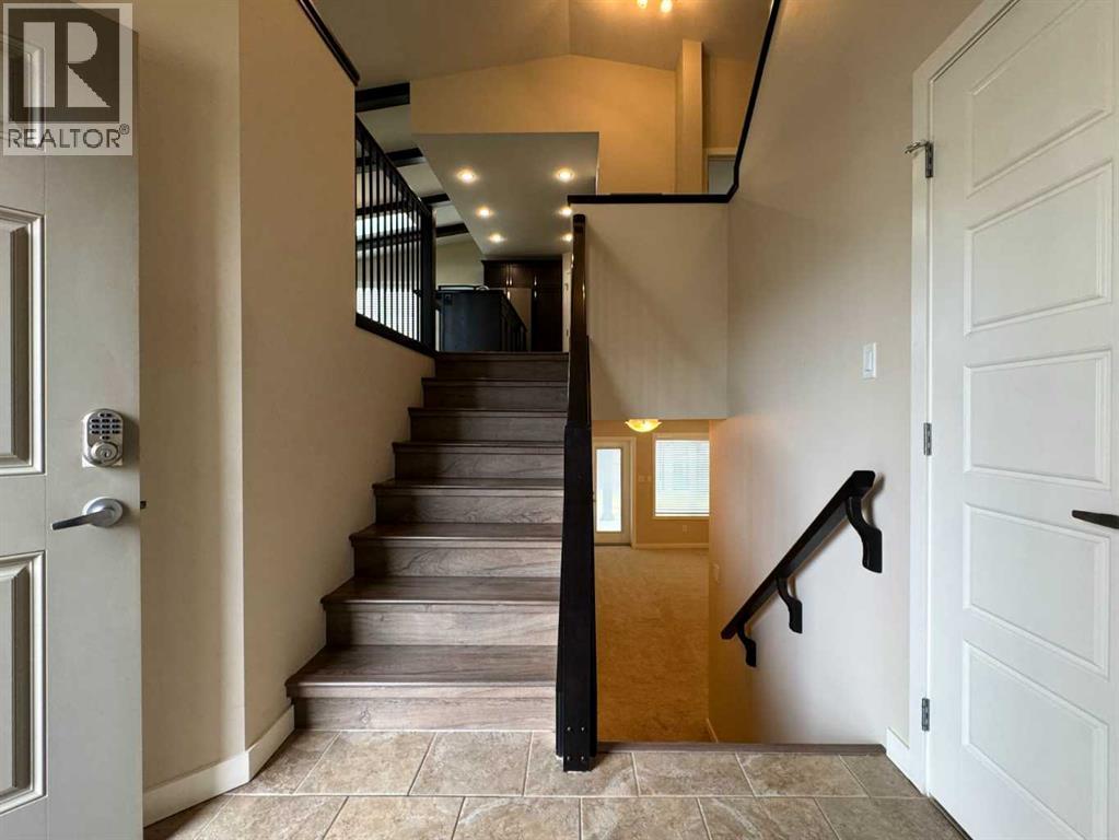 317 Moonlight Way W, Lethbridge, Alberta T1J 5J8 - Photo 4 - A2270942