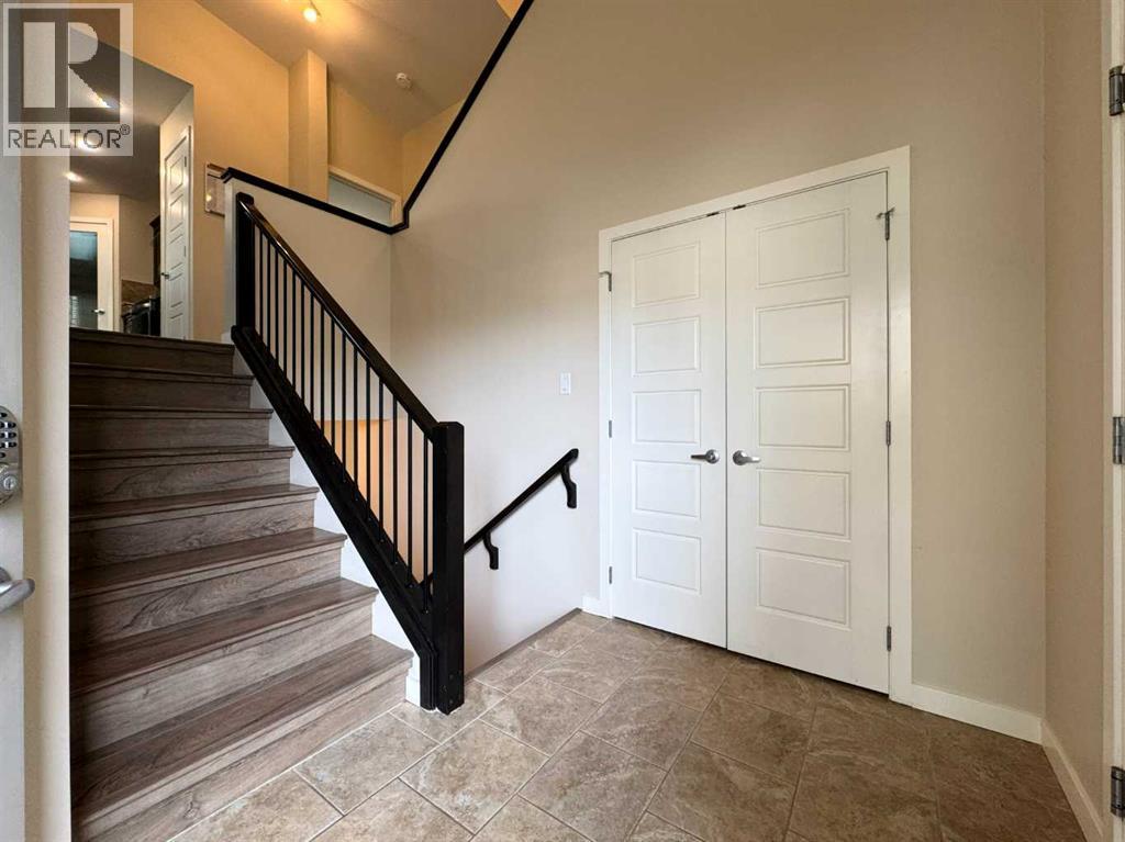 317 Moonlight Way W, Lethbridge, Alberta T1J 5J8 - Photo 3 - A2270942