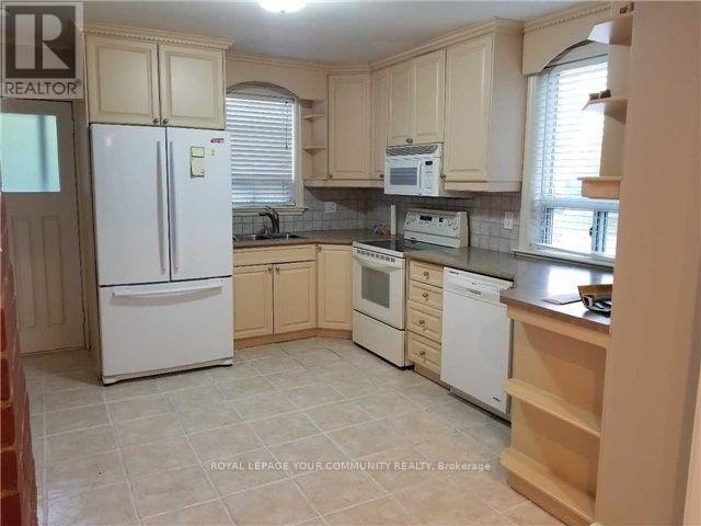 8 Hillside Avenue, Vaughan, Ontario  L4K 1X1 - Photo 2 - N12419495