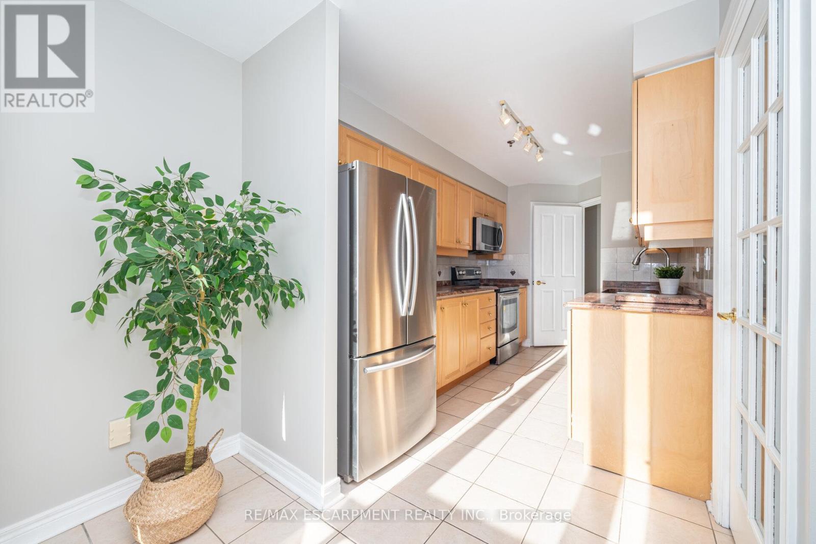 Gla1 - 60 Old Mill Road, Oakville, Ontario  L6J 7V9 - Photo 10 - W12637570