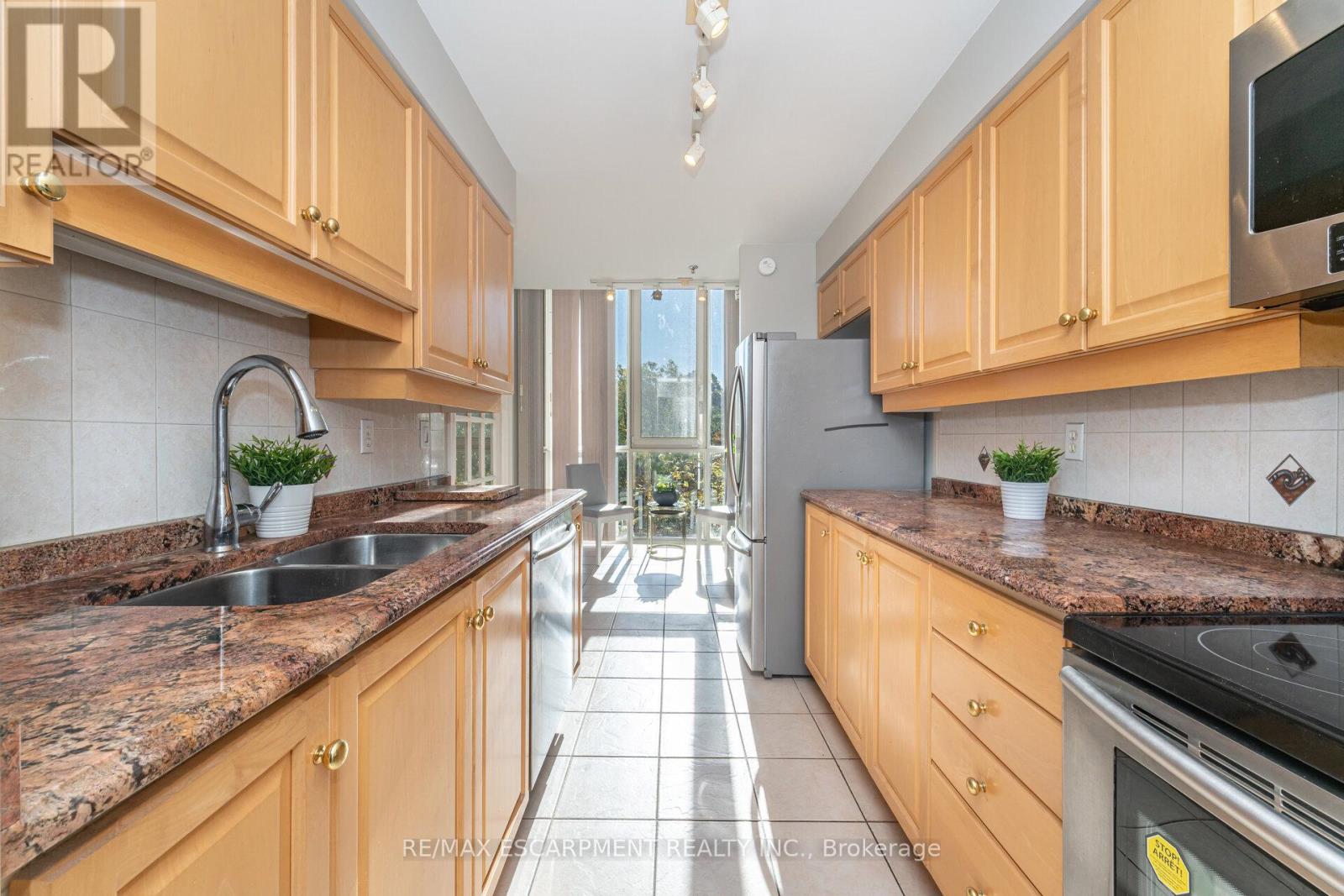 Gla1 - 60 Old Mill Road, Oakville, Ontario  L6J 7V9 - Photo 8 - W12637570