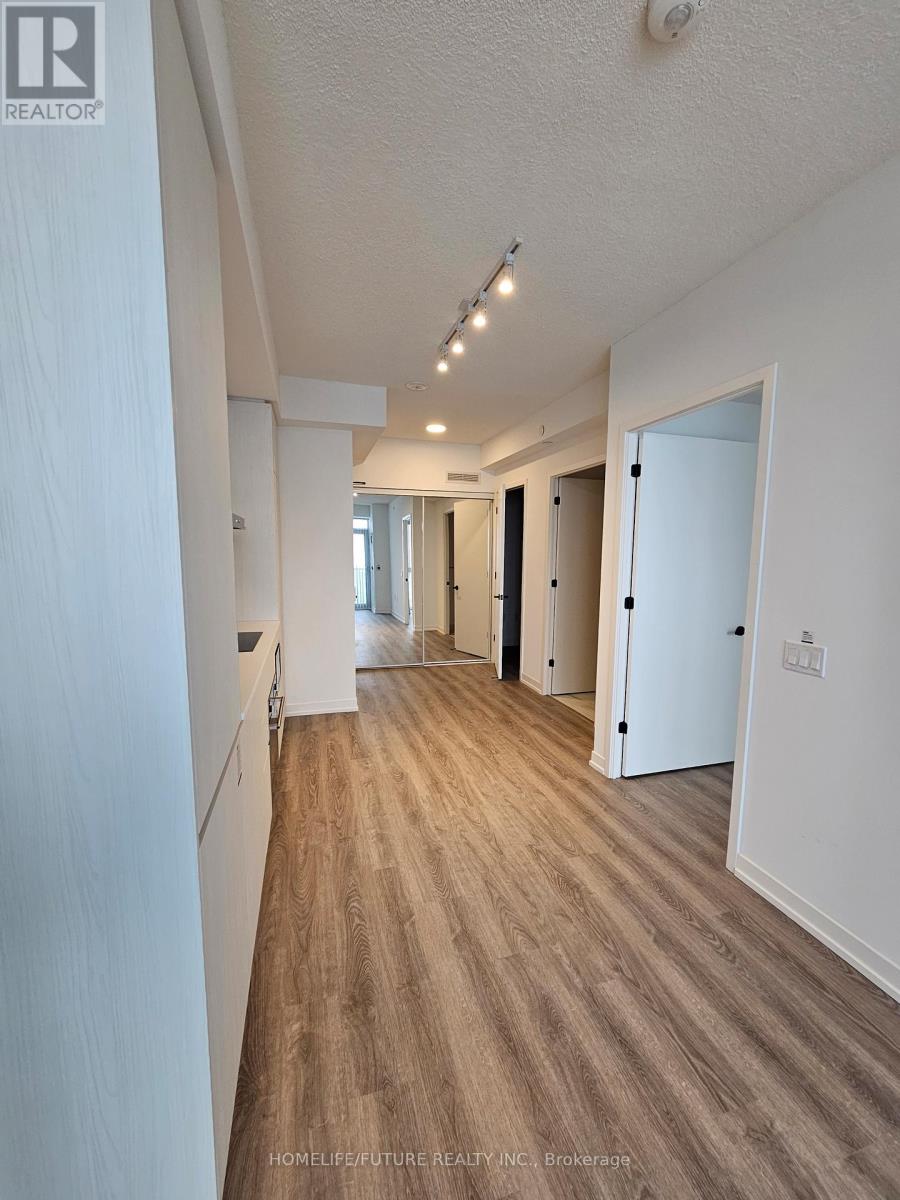 1808 - 8 Interchange Way, Vaughan, Ontario  L4K 0R2 - Photo 2 - N12555114