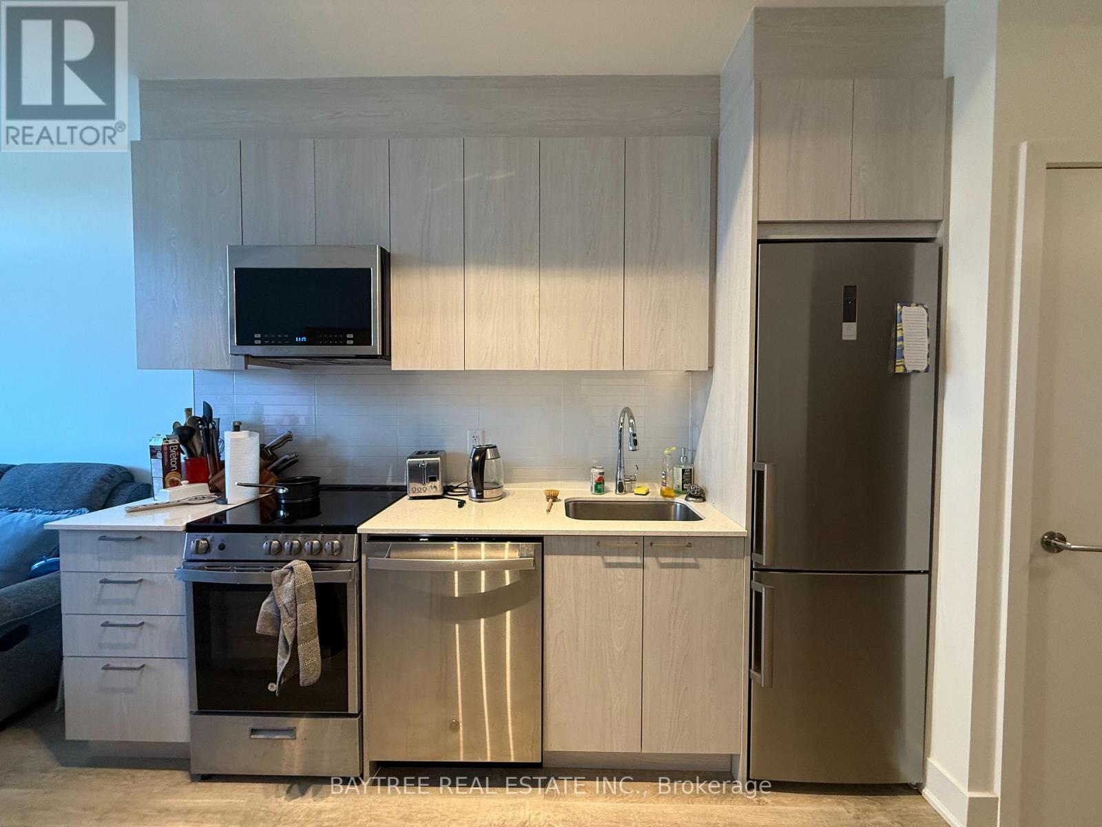 403 - 185 Deerfield Road, Newmarket (Central Newmarket), Ontario  L3Y 0G7 - Photo 10 - N12637592