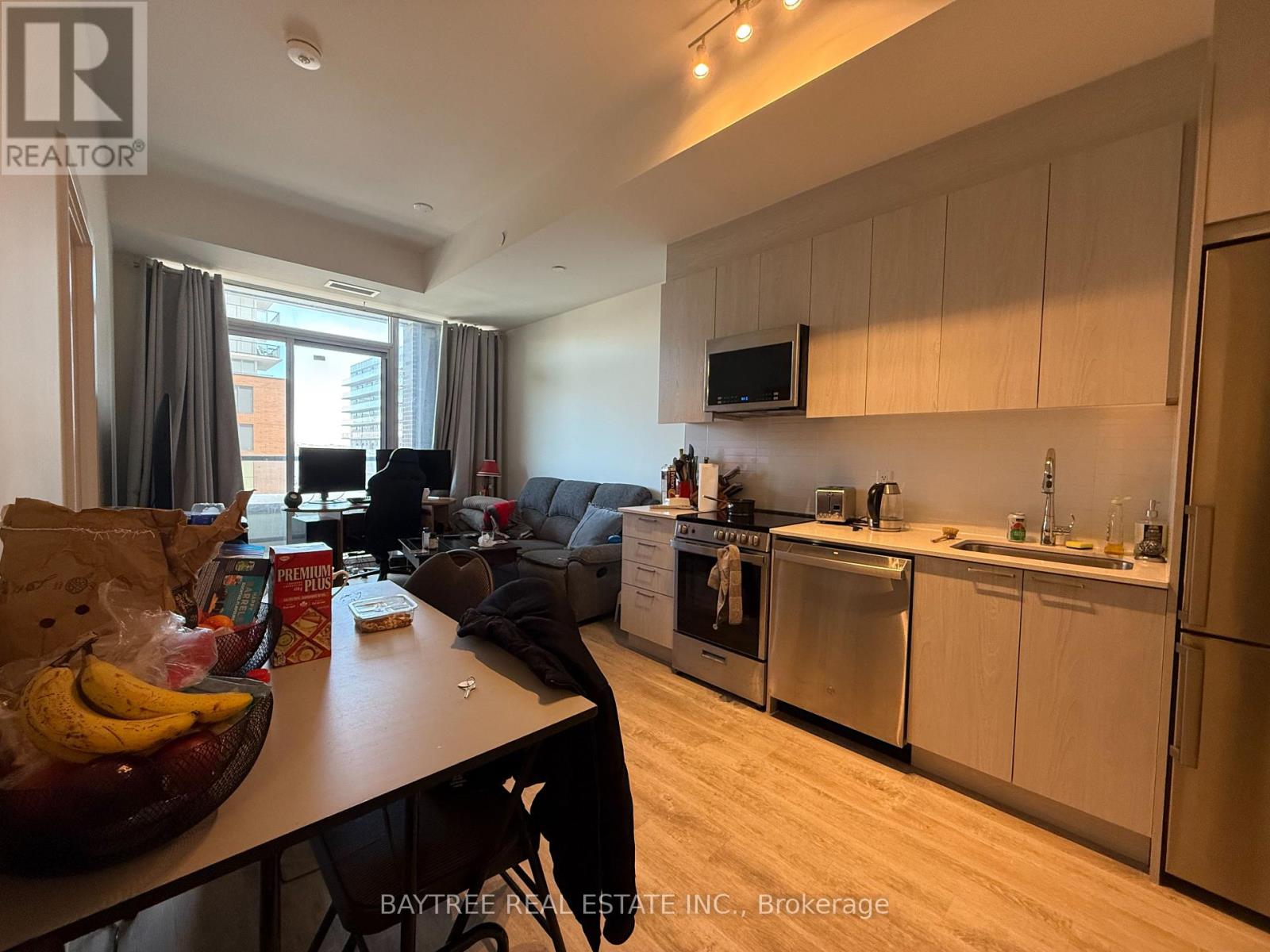 403 - 185 Deerfield Road, Newmarket (Central Newmarket), Ontario  L3Y 0G7 - Photo 5 - N12637592