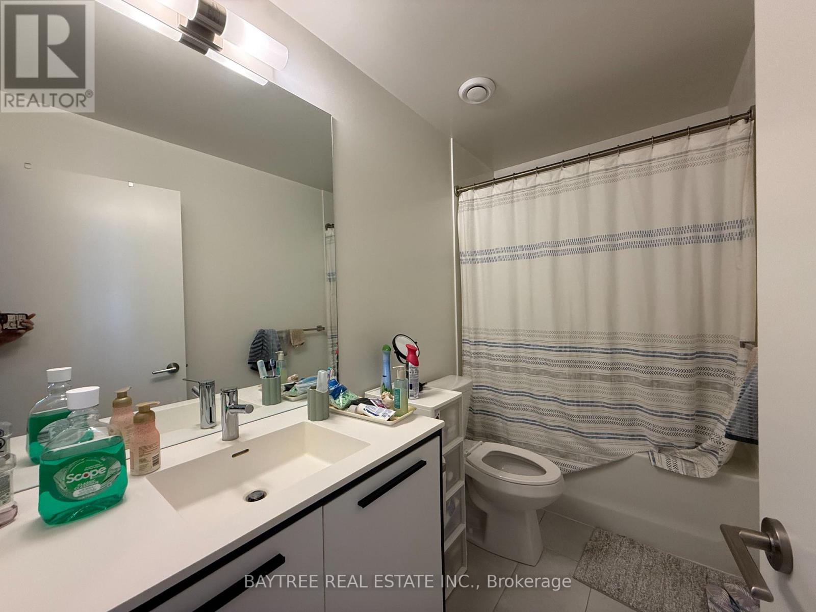 403 - 185 Deerfield Road, Newmarket (Central Newmarket), Ontario  L3Y 0G7 - Photo 6 - N12637592