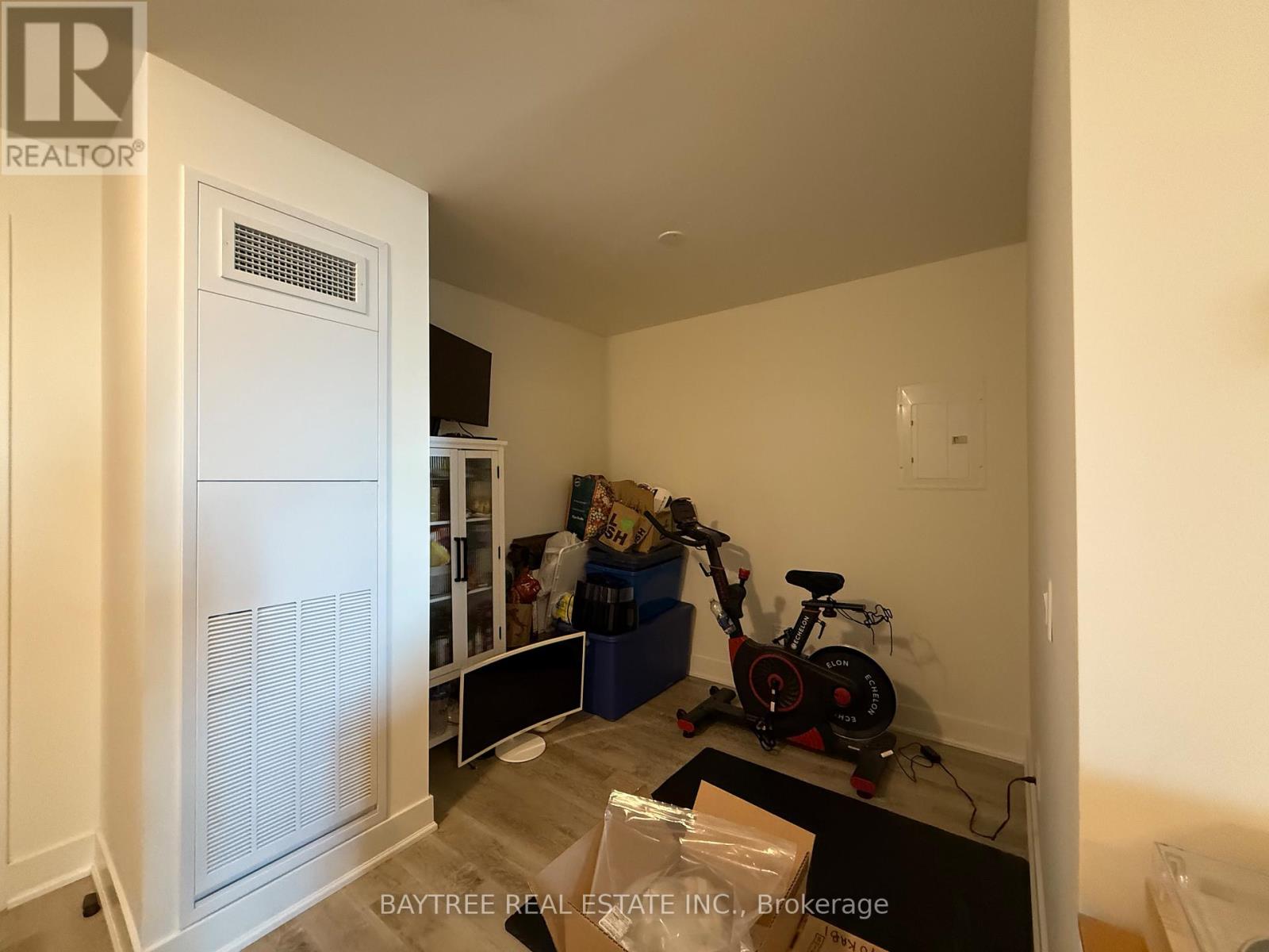 403 - 185 Deerfield Road, Newmarket (Central Newmarket), Ontario  L3Y 0G7 - Photo 7 - N12637592