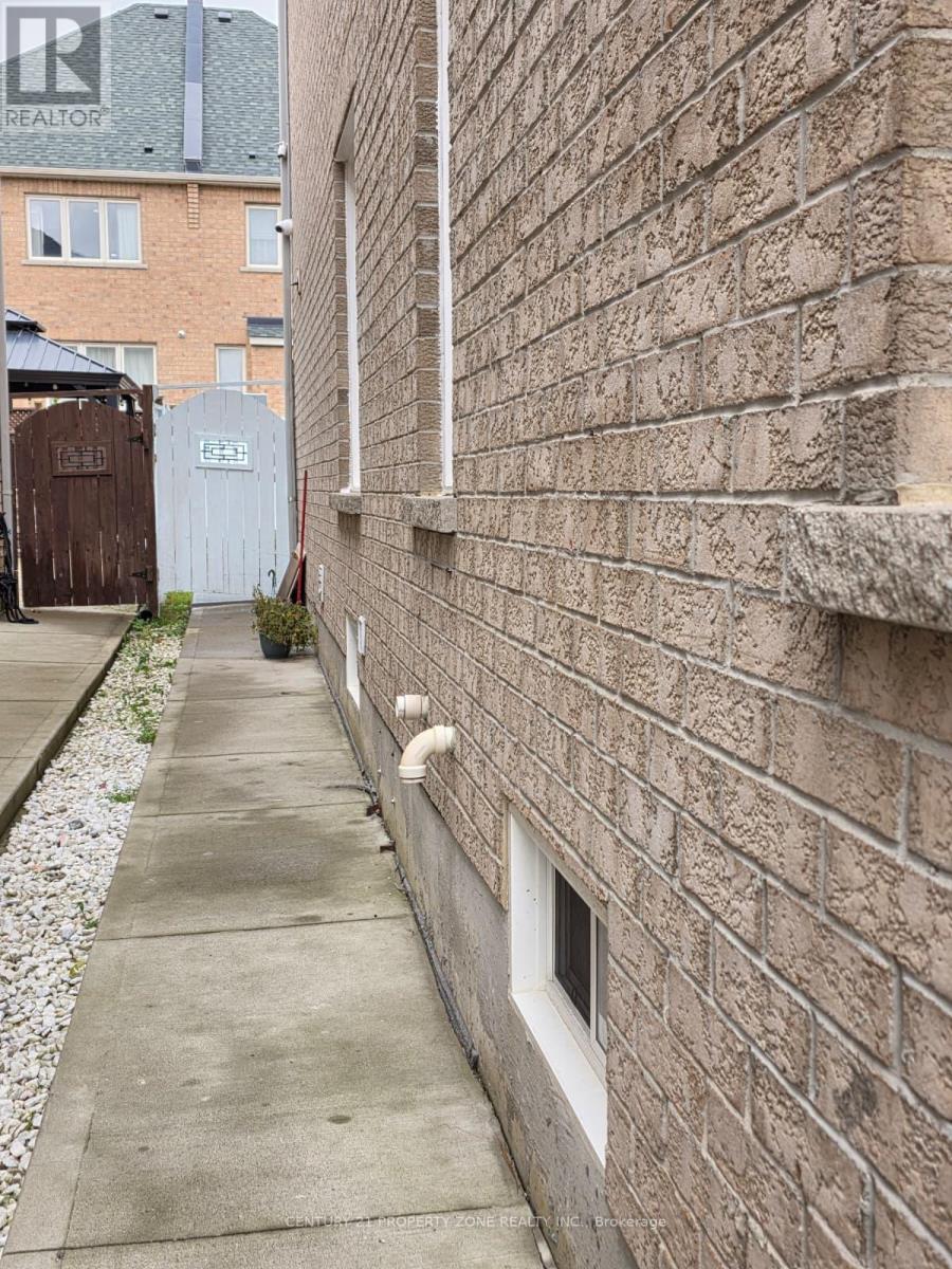 47 Niceview Drive, Brampton, Ontario  L6R 0M9 - Photo 6 - W12637616