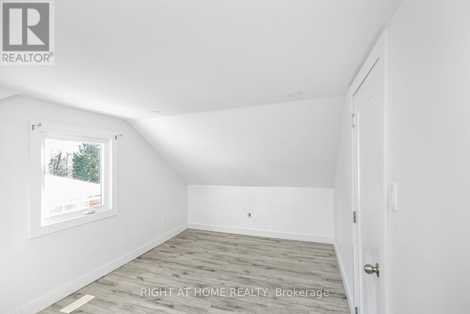 100 Green Mountain Road E, Hamilton, Ontario  L8J 2W4 - Photo 23 - X12637610