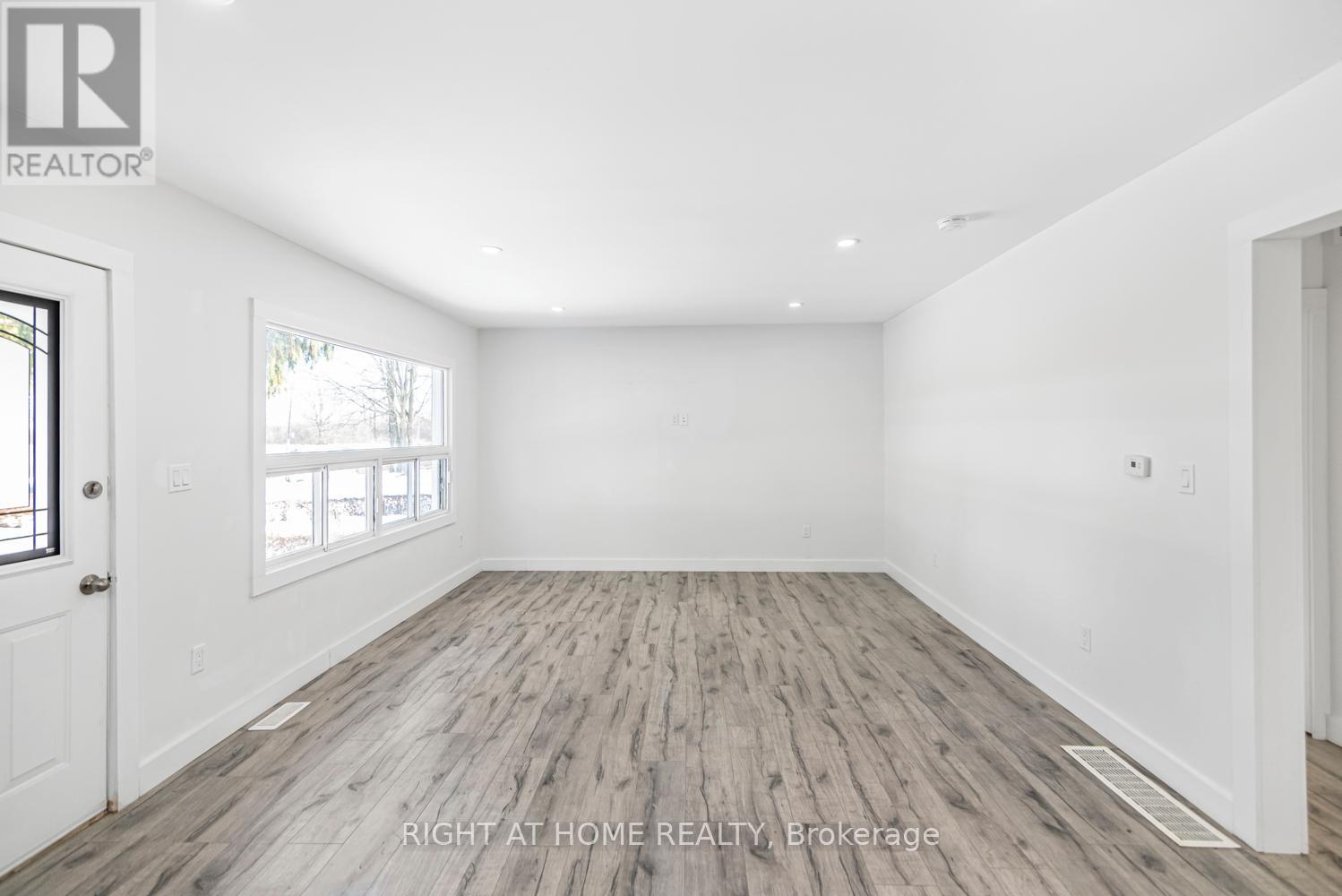 100 Green Mountain Road E, Hamilton, Ontario  L8J 2W4 - Photo 6 - X12637610