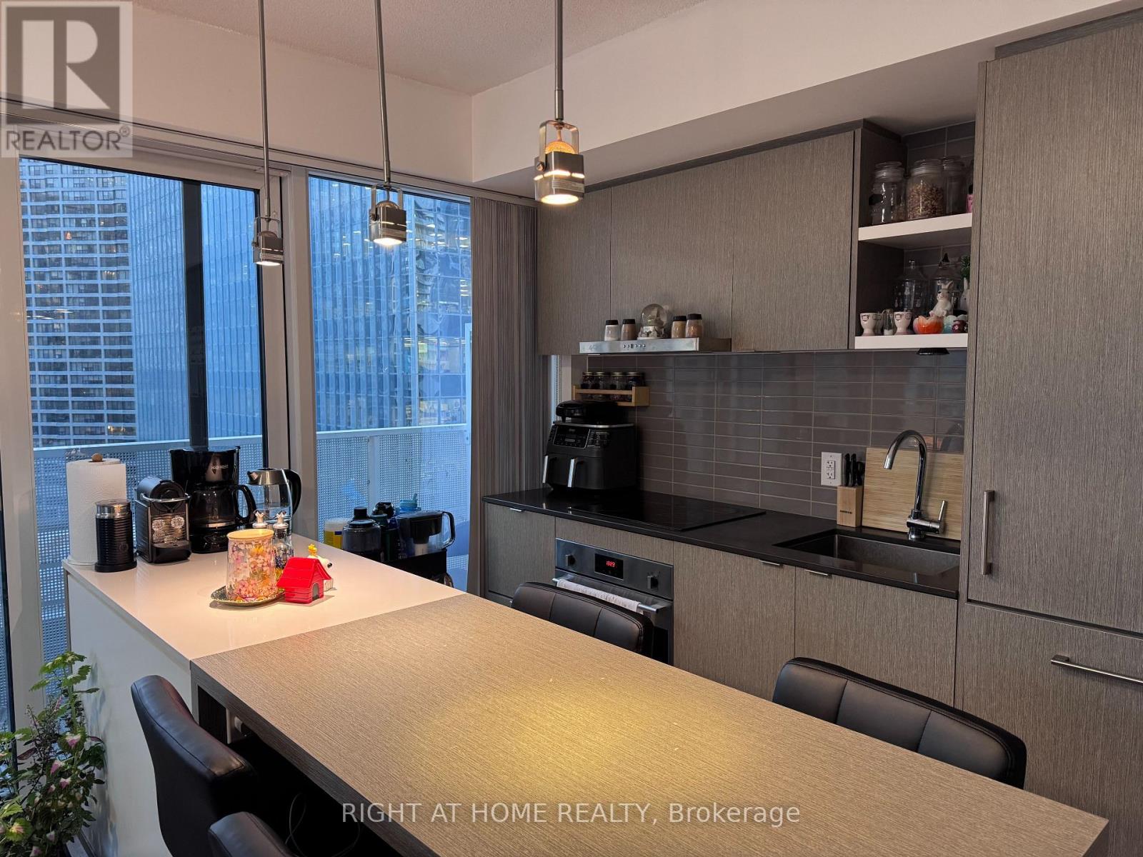 1607 - 88 Harbour Street, Toronto (Waterfront Communities), Ontario  M5J 0C3 - Photo 5 - C12637648