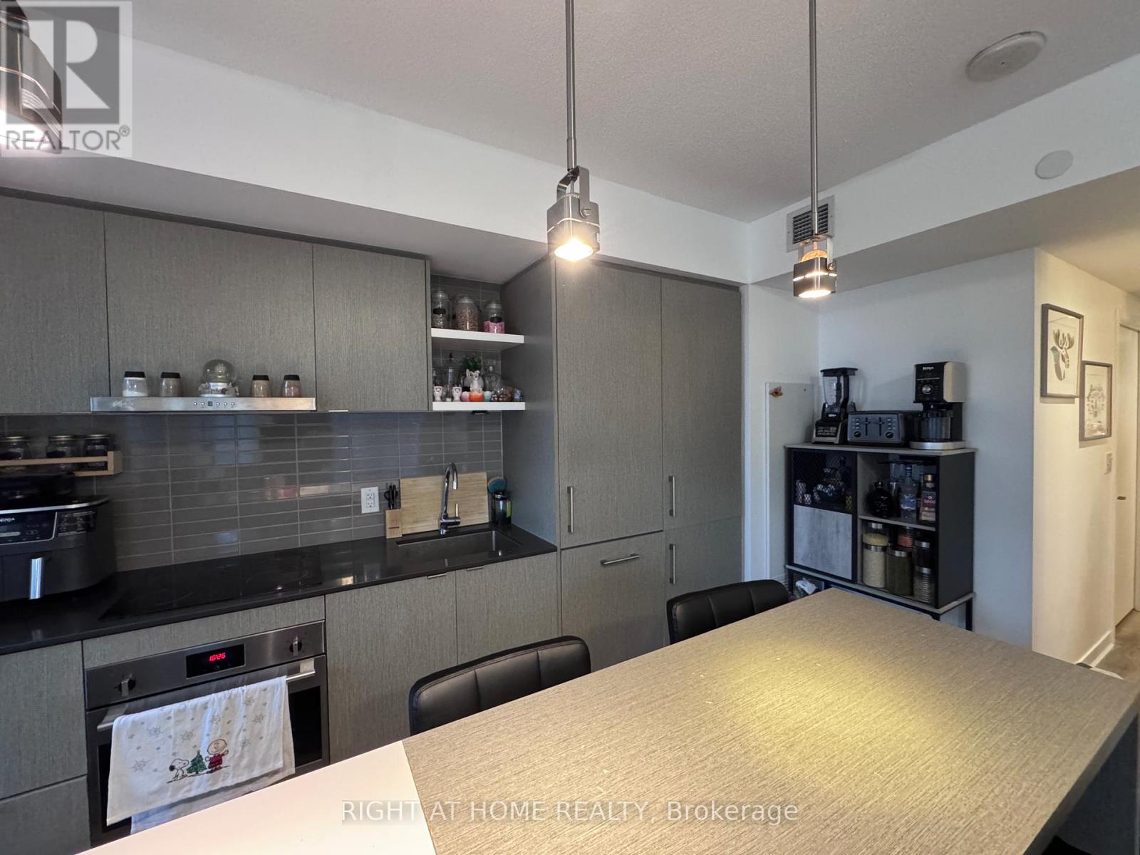 1607 - 88 Harbour Street, Toronto (Waterfront Communities), Ontario  M5J 0C3 - Photo 6 - C12637648