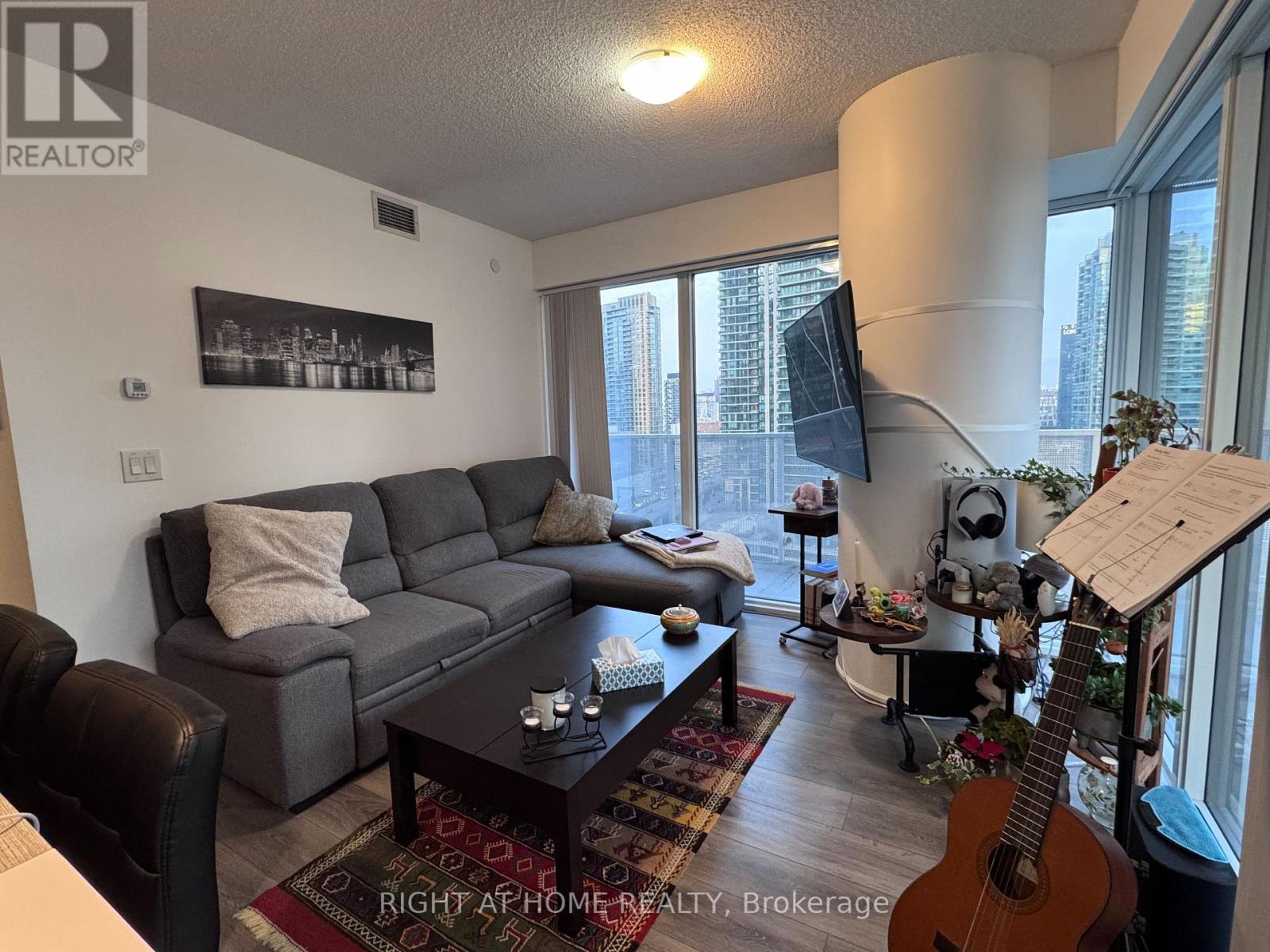 1607 - 88 Harbour Street, Toronto (Waterfront Communities), Ontario  M5J 0C3 - Photo 7 - C12637648