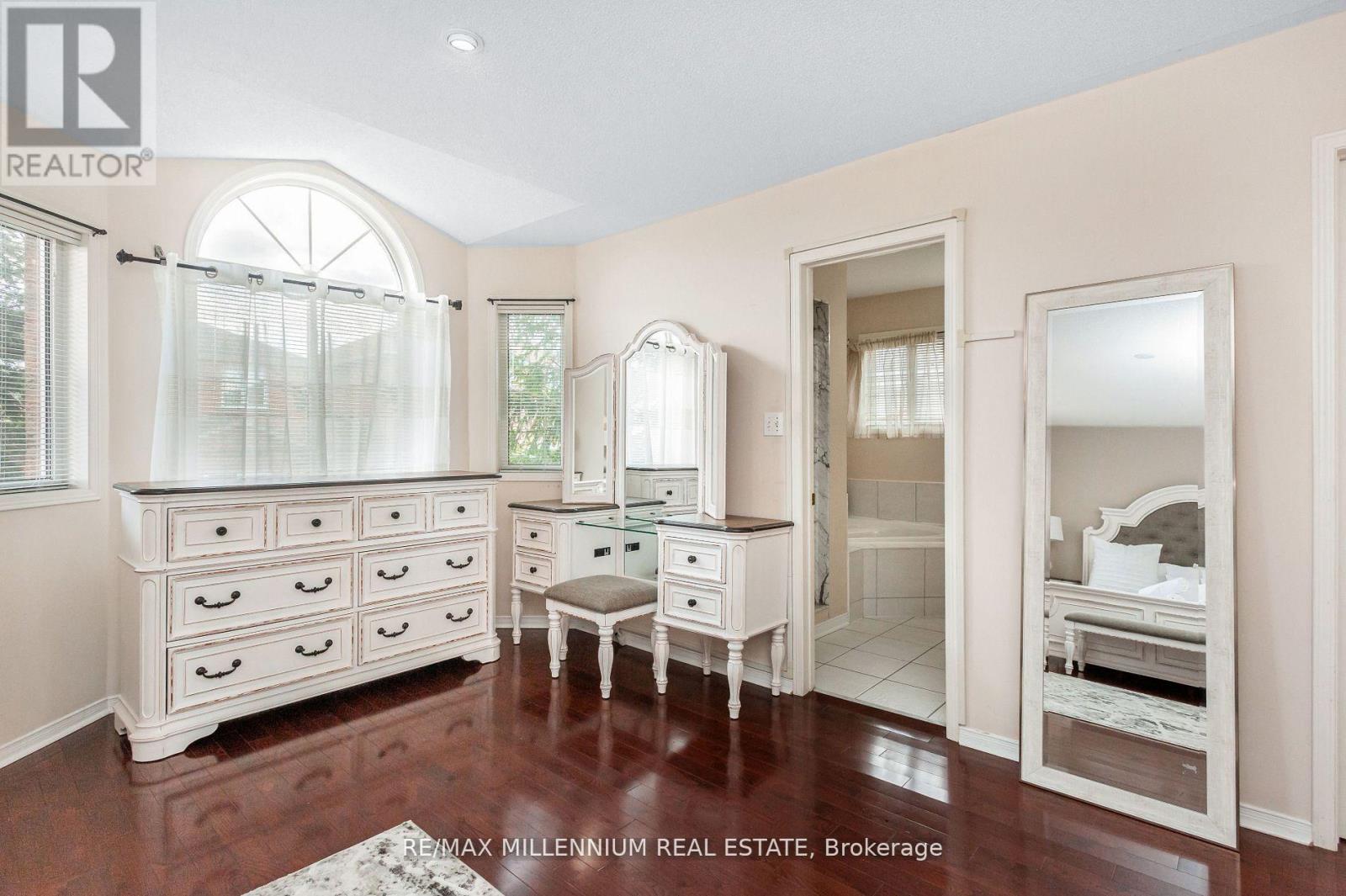 5525 Heatherleigh Avenue, Mississauga (East Credit), Ontario  L5V 2L5 - Photo 15 - W12637628