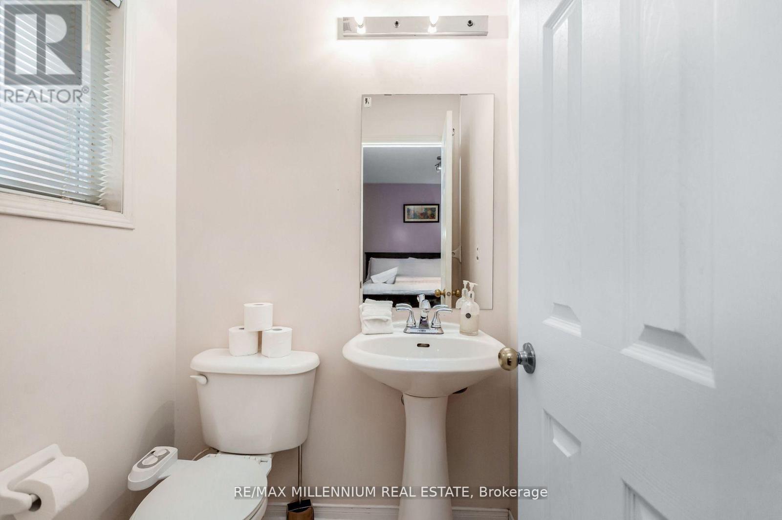 5525 Heatherleigh Avenue, Mississauga (East Credit), Ontario  L5V 2L5 - Photo 16 - W12637628