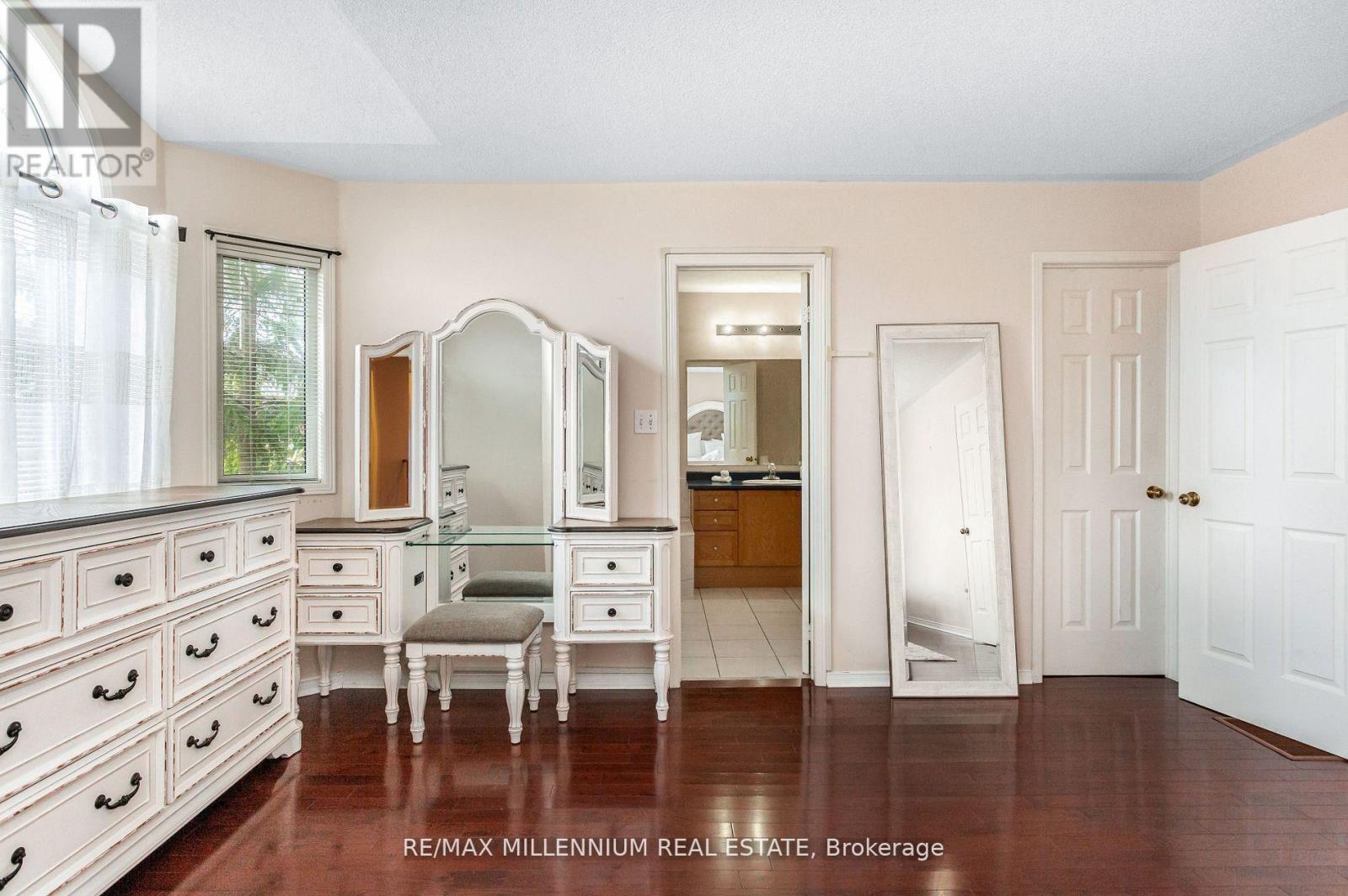 5525 Heatherleigh Avenue, Mississauga (East Credit), Ontario  L5V 2L5 - Photo 19 - W12637628