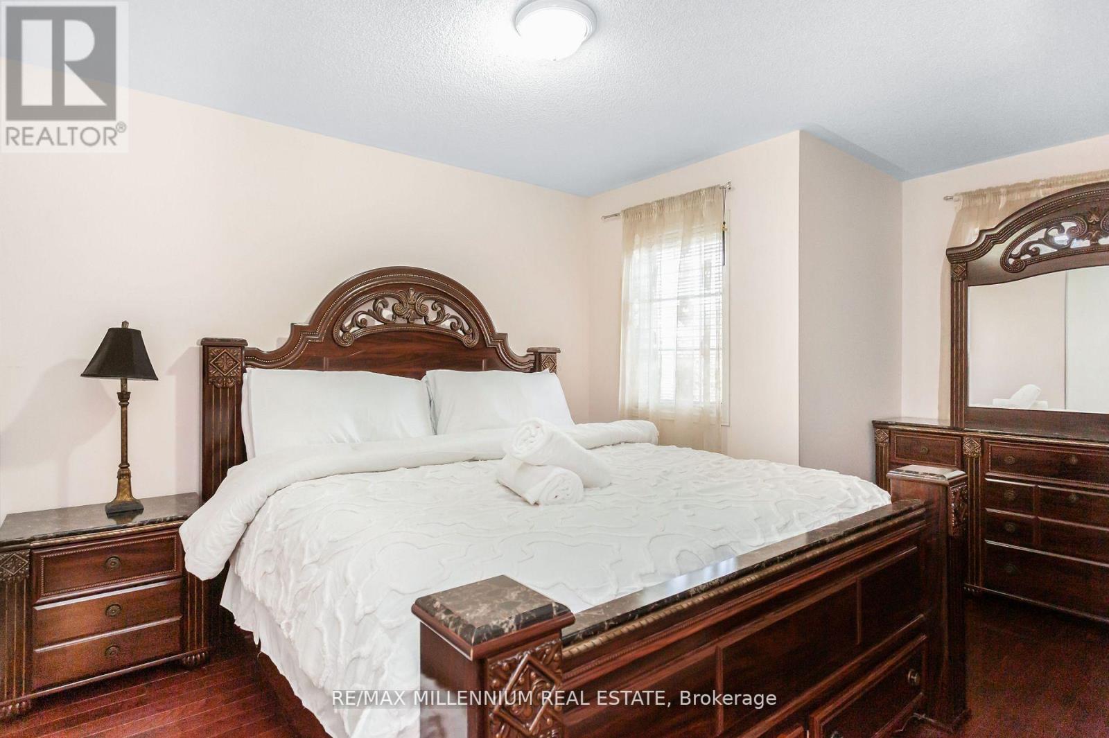 5525 Heatherleigh Avenue, Mississauga (East Credit), Ontario  L5V 2L5 - Photo 21 - W12637628