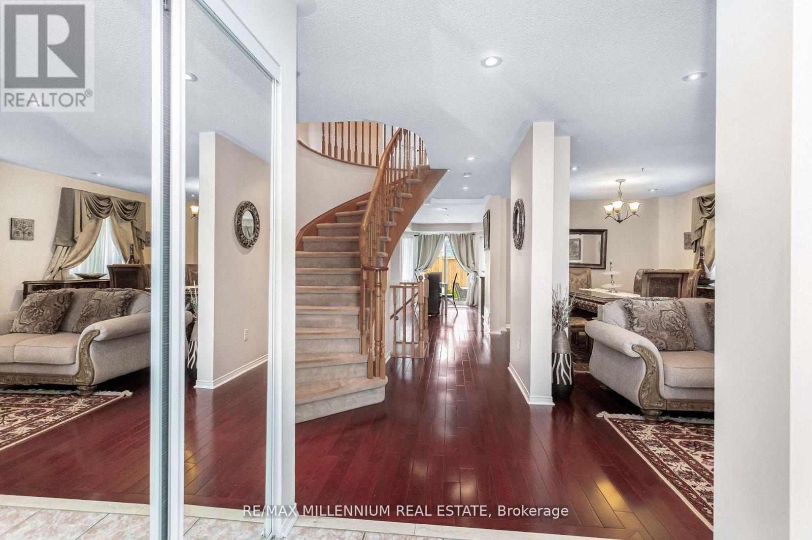 5525 Heatherleigh Avenue, Mississauga (East Credit), Ontario  L5V 2L5 - Photo 3 - W12637628