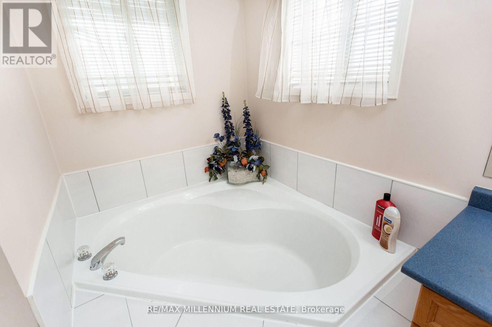 5525 Heatherleigh Avenue, Mississauga (East Credit), Ontario  L5V 2L5 - Photo 30 - W12637628