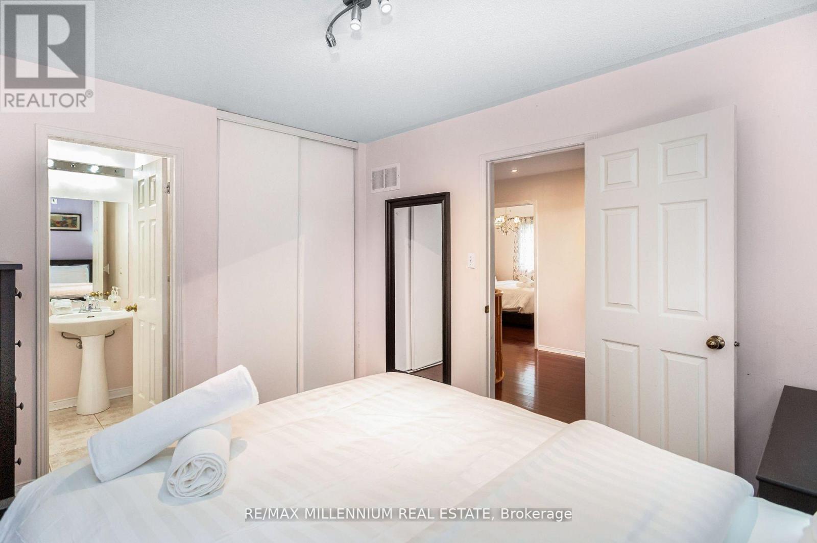 5525 Heatherleigh Avenue, Mississauga (East Credit), Ontario  L5V 2L5 - Photo 41 - W12637628