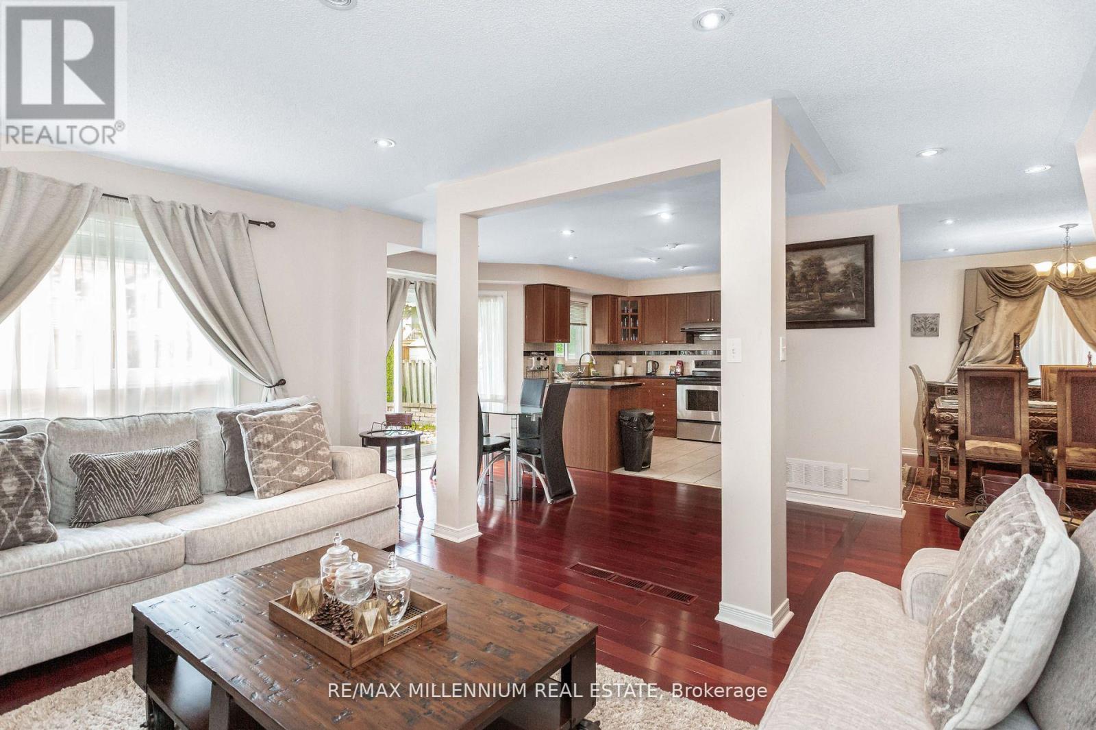 5525 Heatherleigh Avenue, Mississauga (East Credit), Ontario  L5V 2L5 - Photo 7 - W12637628