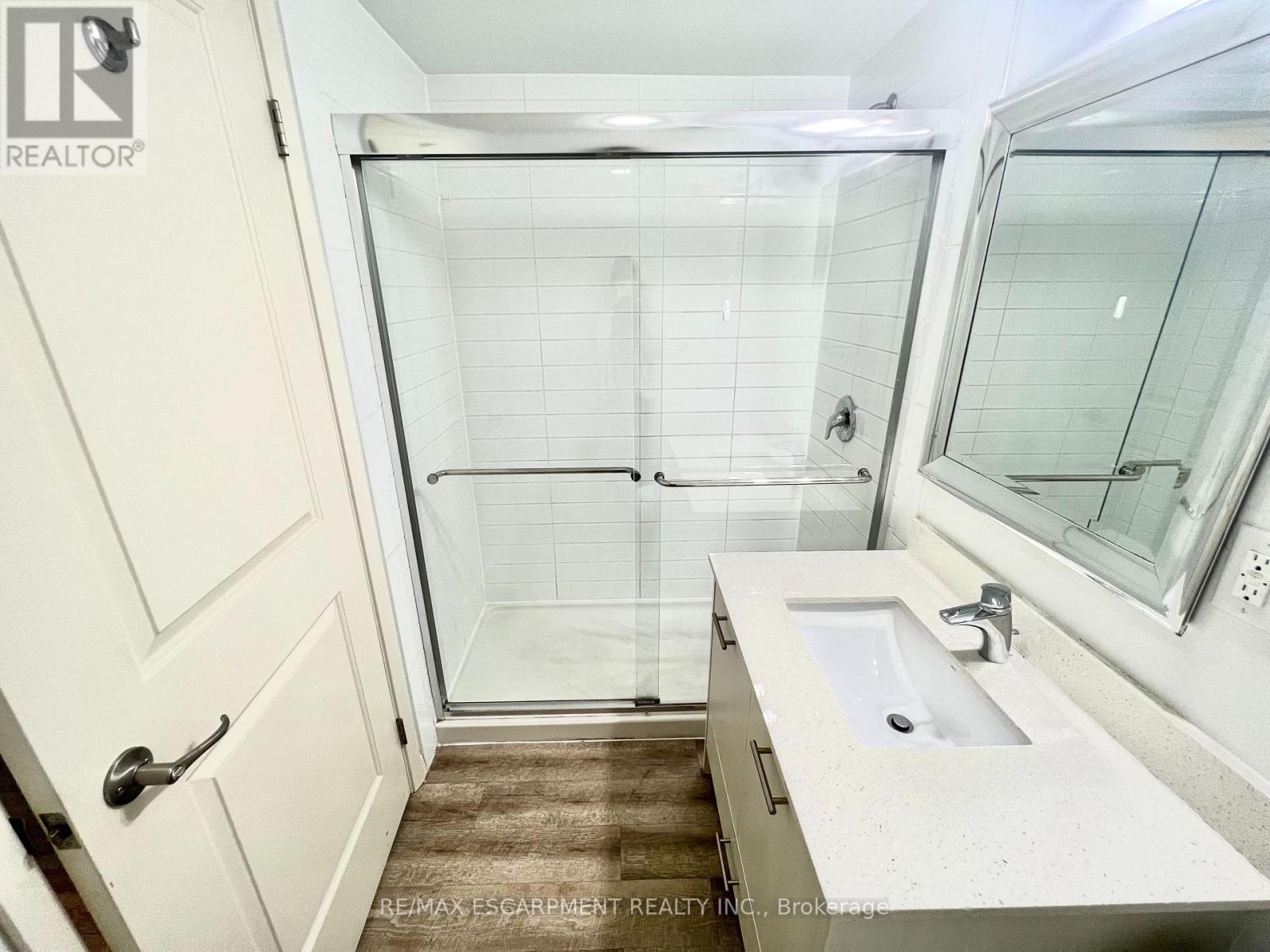 1002 - 220 Cannon Street E, Hamilton (Beasley), Ontario  L8L 2B1 - Photo 8 - X12637652