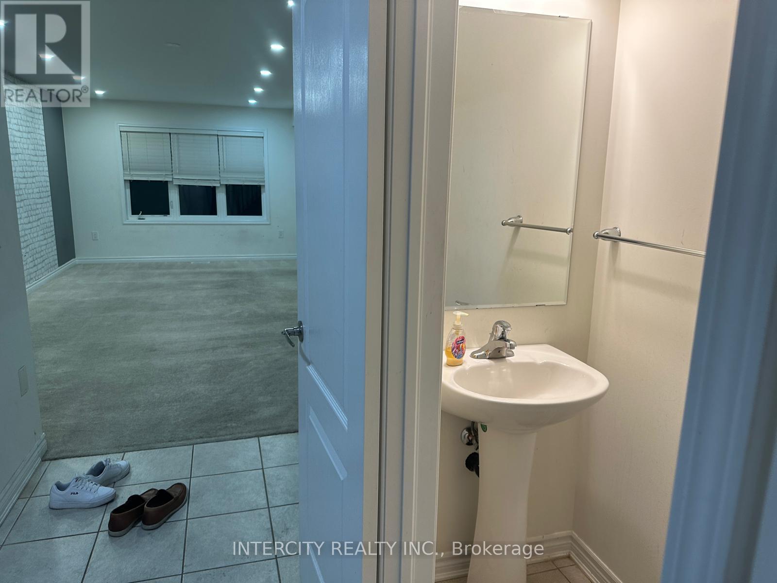 30 Stedford Crescent, Brampton, Ontario  L7A 4P5 - Photo 12 - W12636360