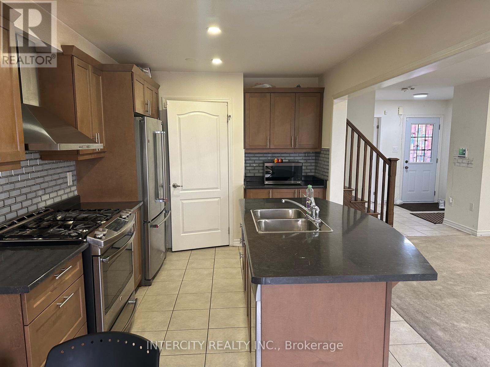 30 Stedford Crescent, Brampton, Ontario  L7A 4P5 - Photo 14 - W12636360