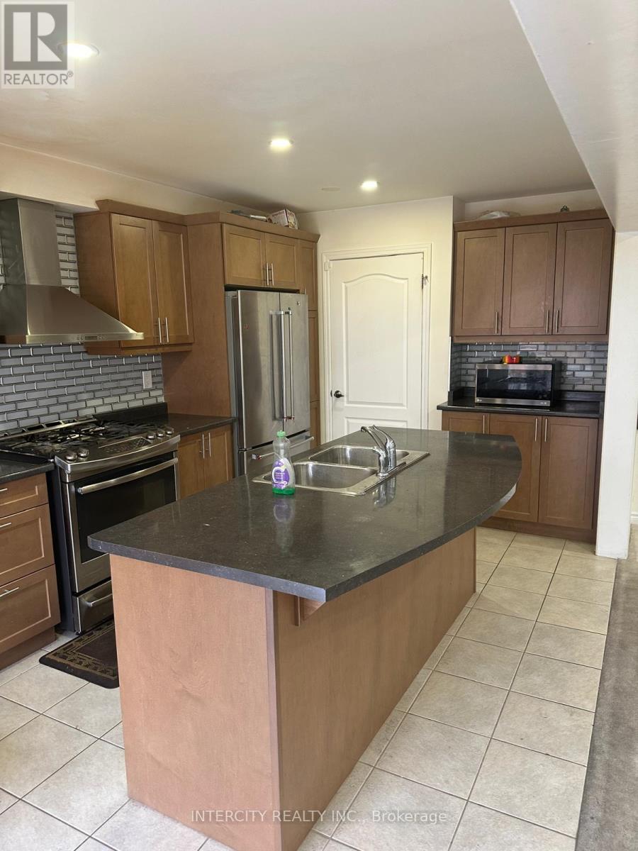 30 Stedford Crescent, Brampton, Ontario  L7A 4P5 - Photo 3 - W12636360