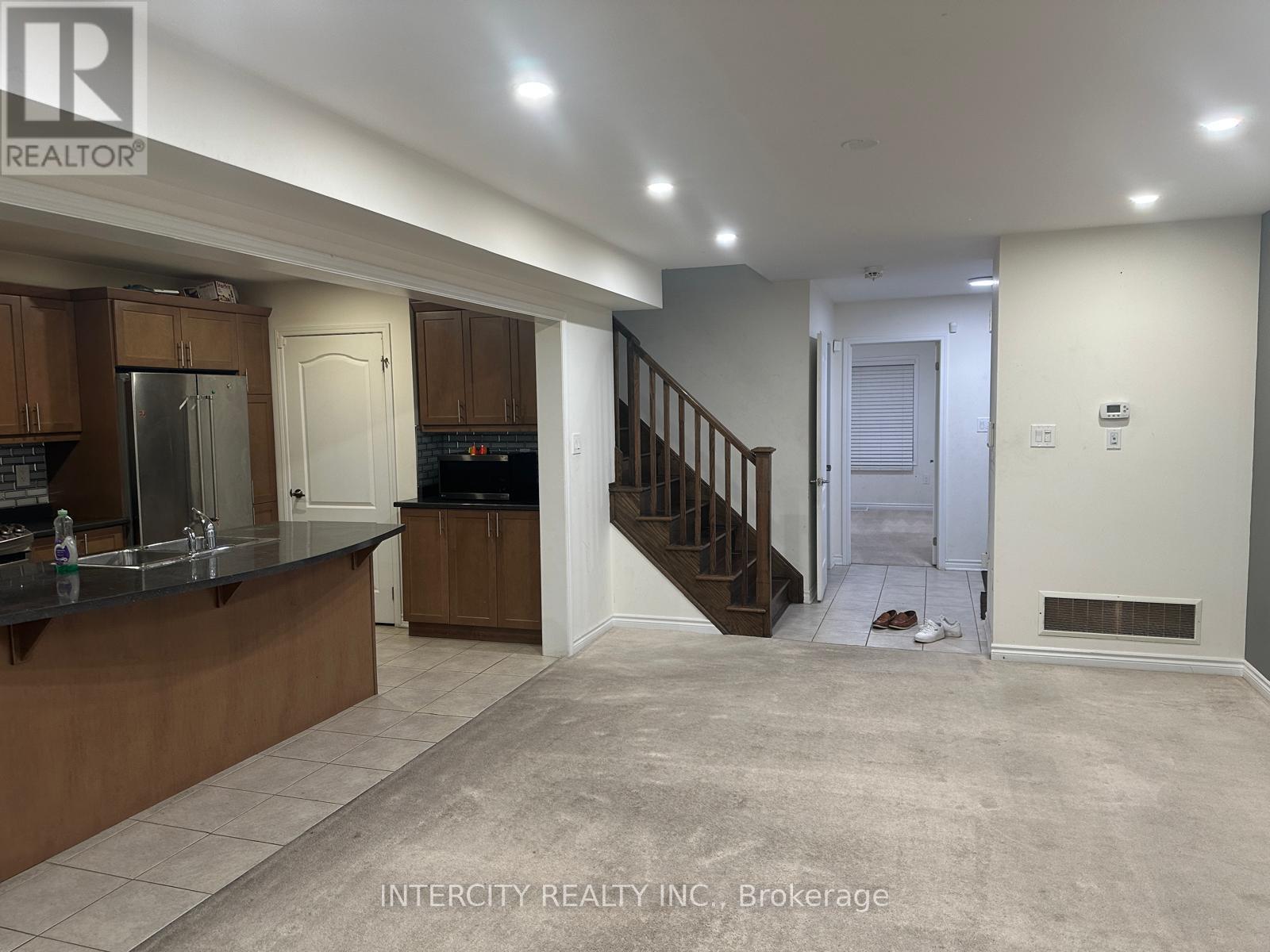 30 Stedford Crescent, Brampton, Ontario  L7A 4P5 - Photo 9 - W12636360