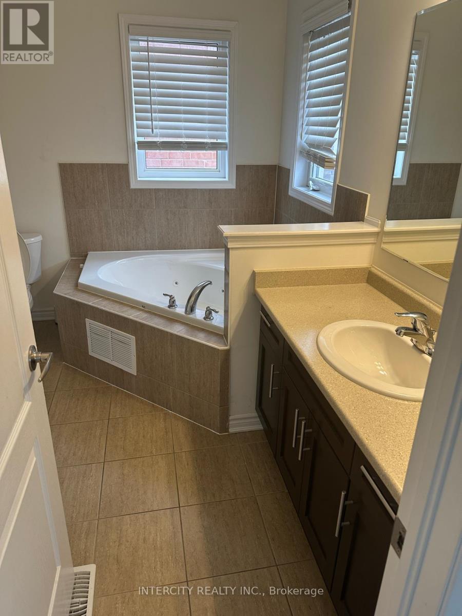 30 Stedford Crescent, Brampton, Ontario  L7A 4P5 - Photo 4 - W12636360