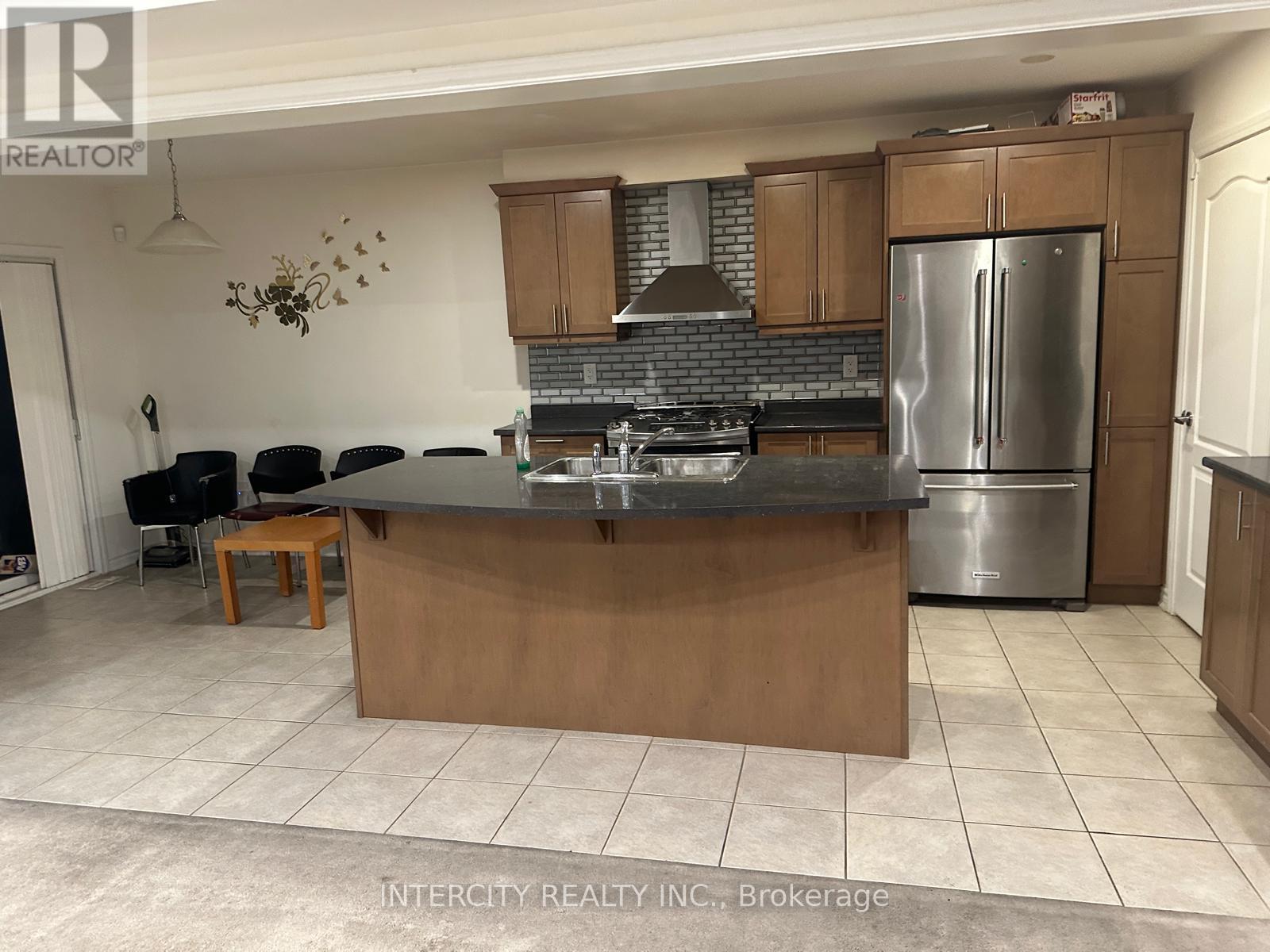 30 Stedford Crescent, Brampton, Ontario  L7A 4P5 - Photo 8 - W12636360