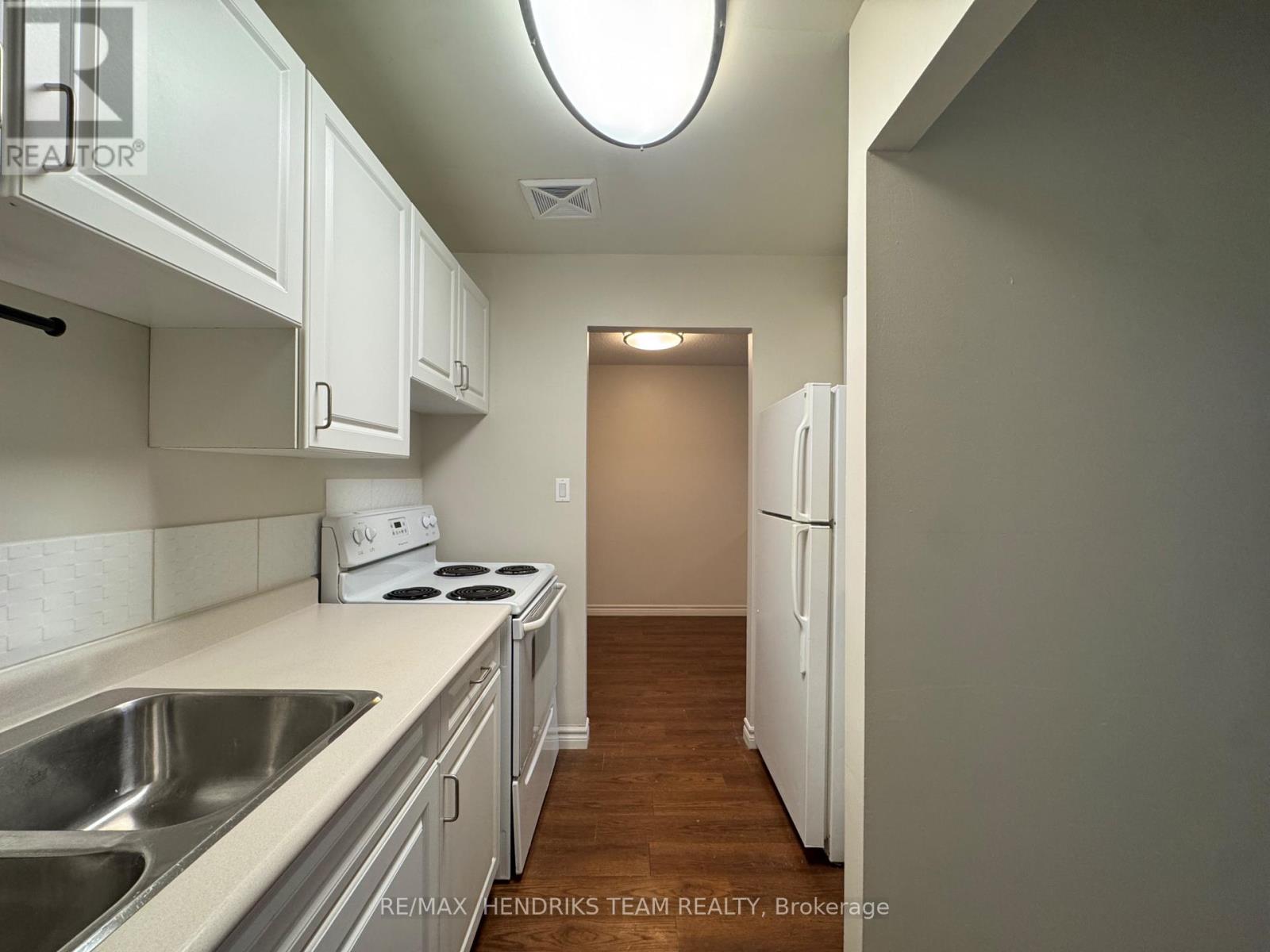 402 - 87 Rockwood Avenue, St. Catharines (Secord Woods), Ontario  L2P 3P2 - Photo 3 - X12637686