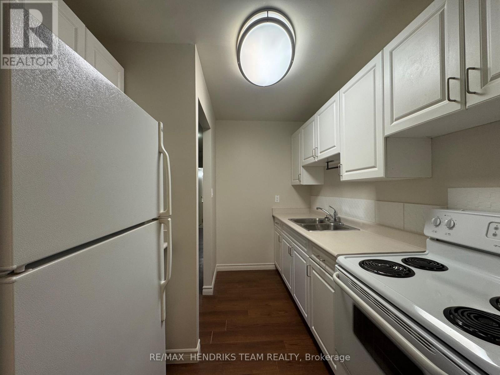 402 - 87 Rockwood Avenue, St. Catharines (Secord Woods), Ontario  L2P 3P2 - Photo 4 - X12637686