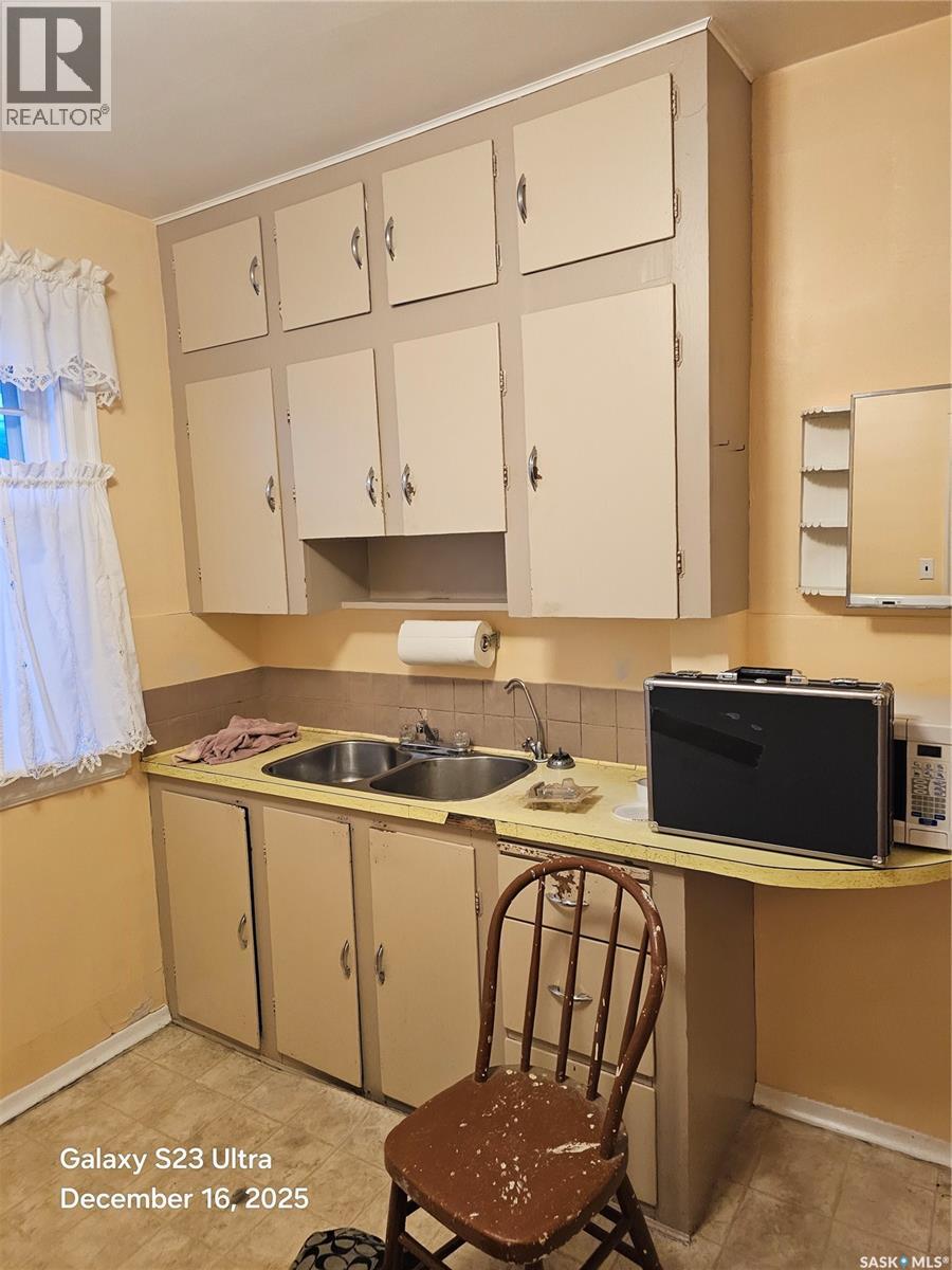 833 I Avenue N, Saskatoon, Saskatchewan  S7L 2H2 - Photo 2 - SK025710