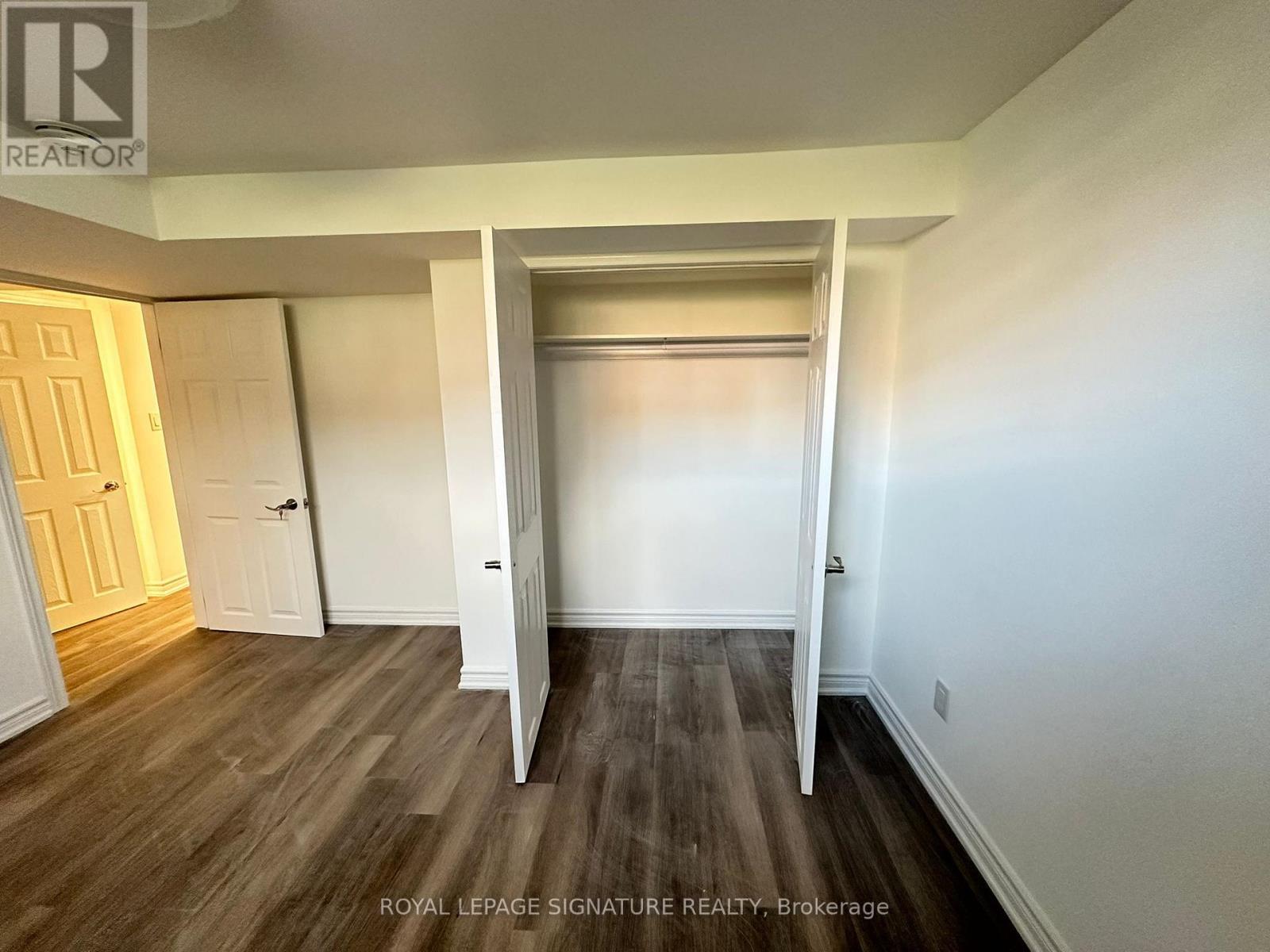 Lower - 17 Tamarisk Drive, Toronto (West Humber-Clairville), Ontario  M9V 1S2 - Photo 6 - W12637662